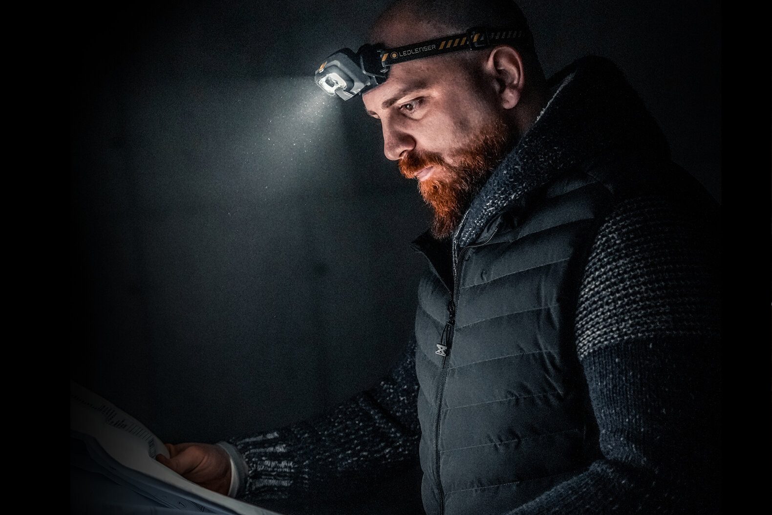 Ledlenser LED Stirnlampe HF8R Work, 1600 Lumen, 210 m Leuchtweite, 198g, 90 Std Laufzeit, IP68, mit Akku