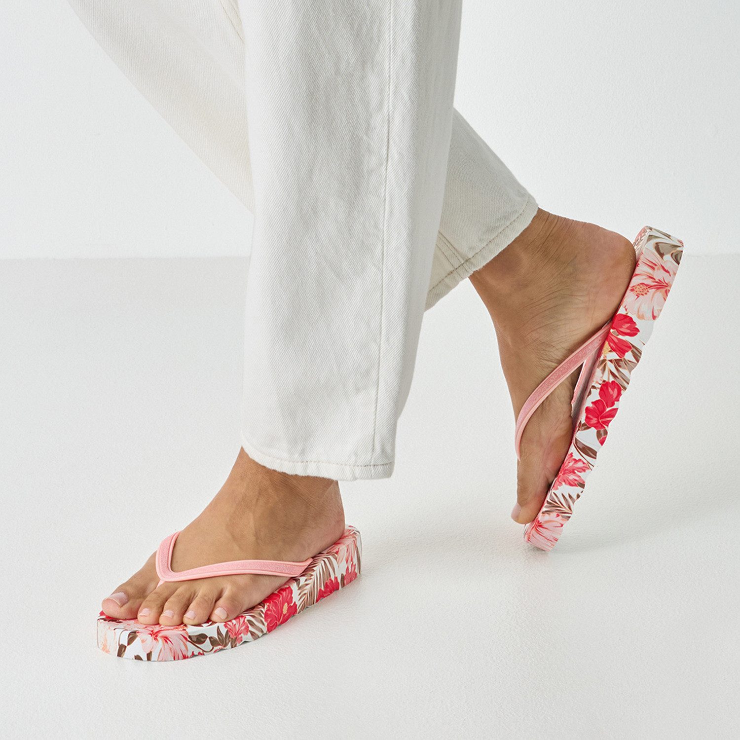 Tamaris Zehentrenner Dianette, Sommerschuh, Pool Slide, Flat mit stylischen Print