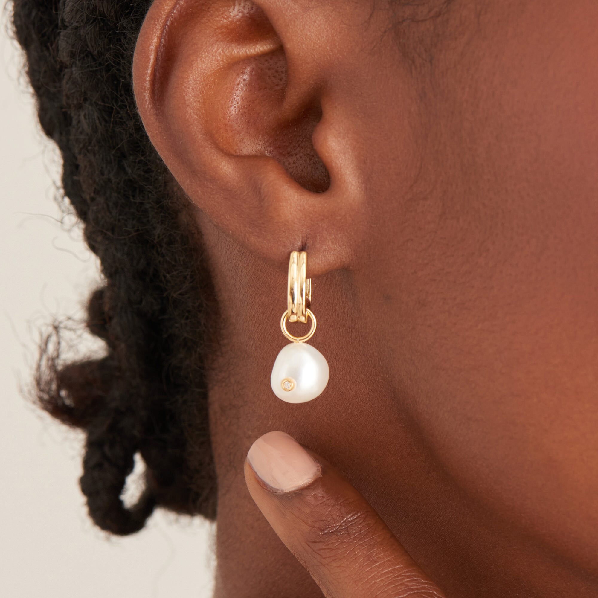 Ania Haie Paar Ohrstecker Pearl Drop Sparkle Huggie Hoop