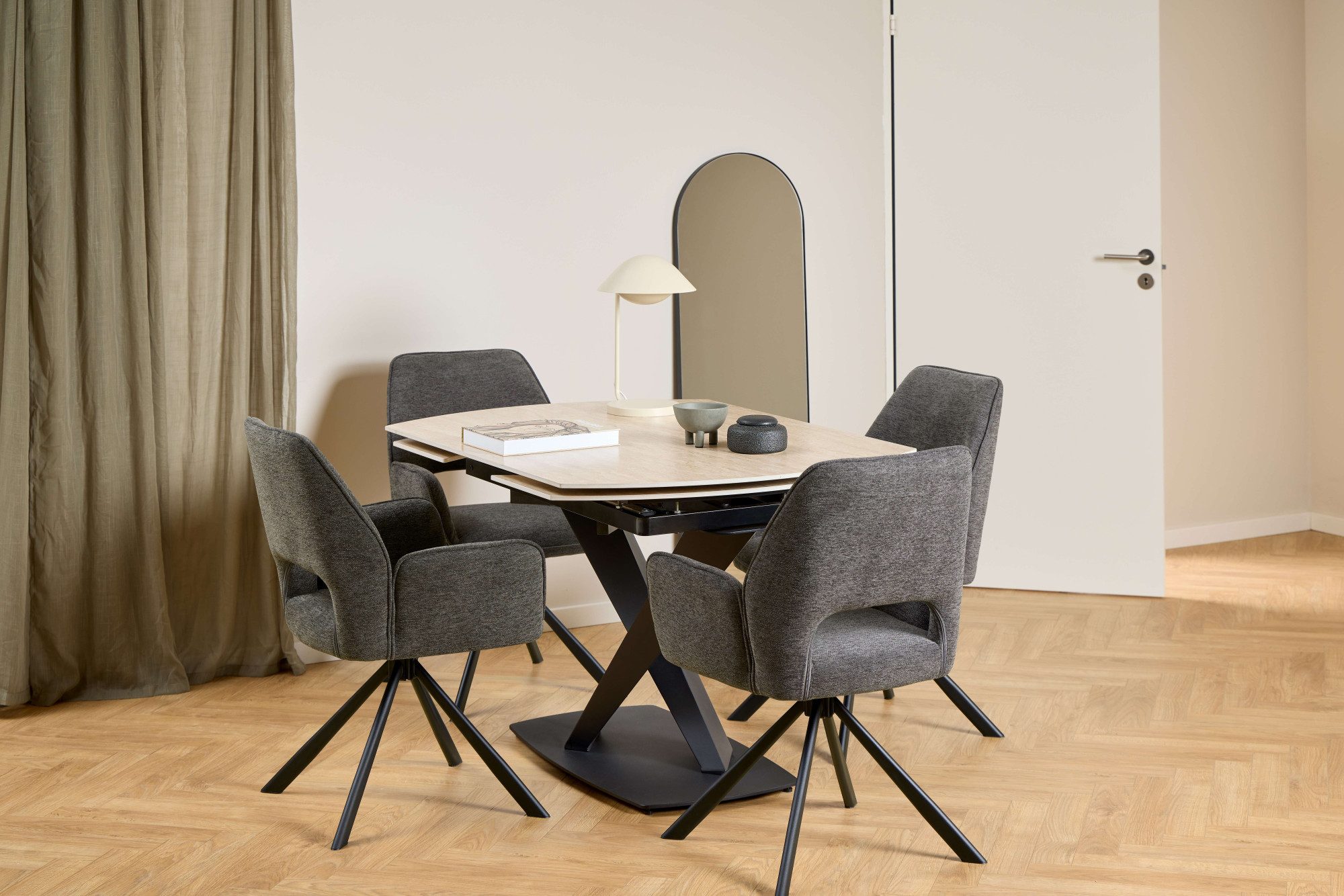 ACTONA GROUP Esszimmerstuhl Graham 2er Set mit Armlehnen - drehbar & gepolstert, mehreren Farben (Set, 2 St), Stoff, dekorativer Cut-Out, Drehfunktion, 4-Stern-Gestell, FSC™