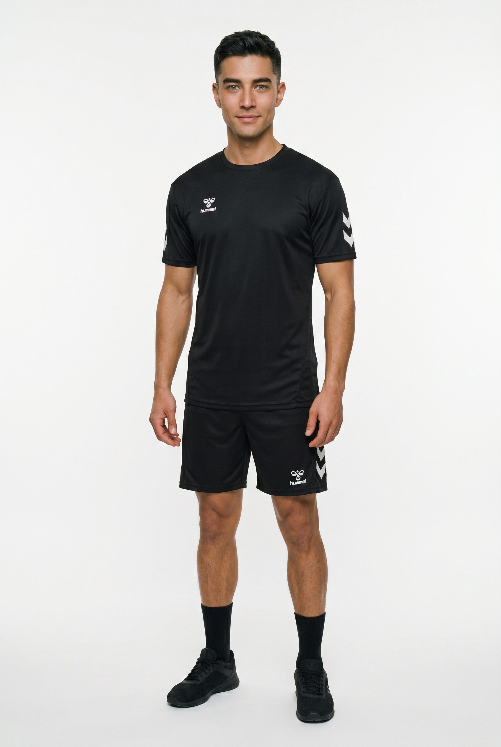 hummel Sportanzug HMLLOGO SET (Spar-Set, 2-tlg), 2-teiliges Set aus Shorts und T-Shirt, mit elastischem Bund