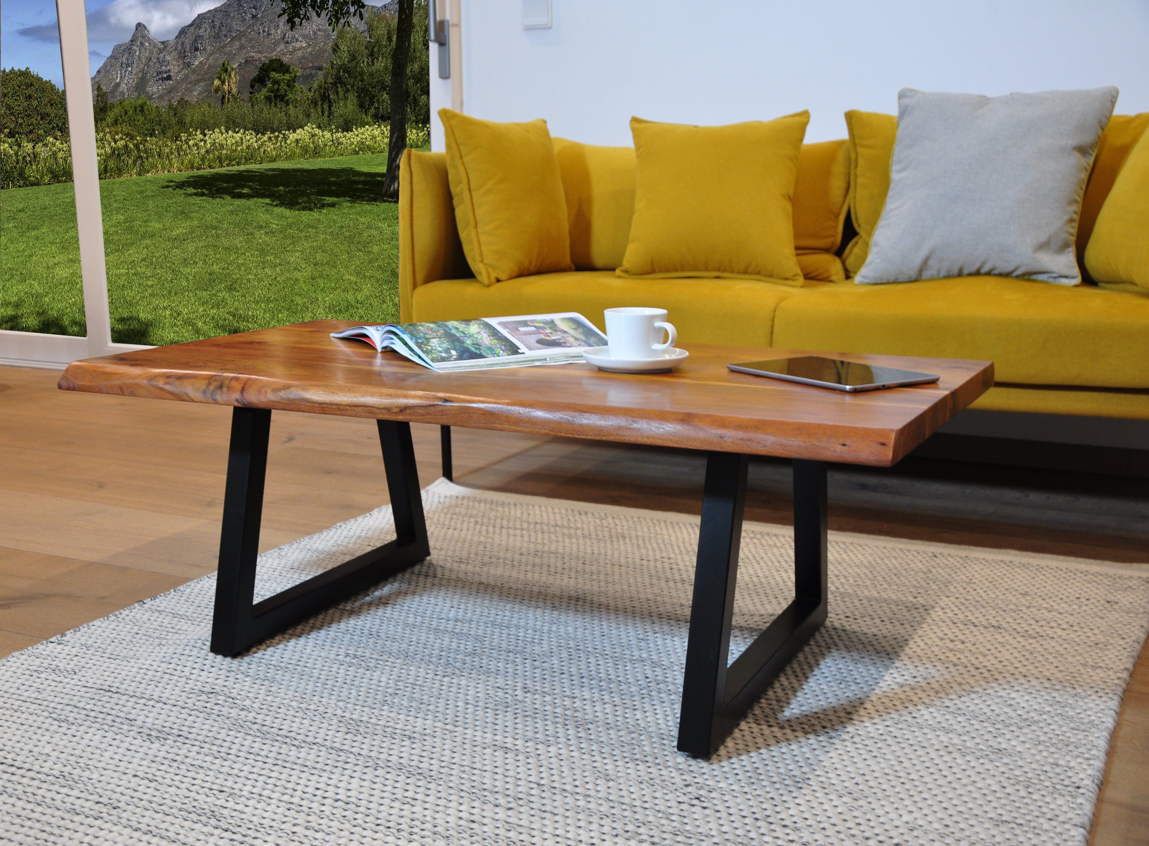 Sitheim-Europe Couchtisch PHOENIX- U Massiver Baumstamm Couchtisch 115cm Akazienholz Honig-Finish 3.5cm Tischplatte, 3,5cm Tischplatte