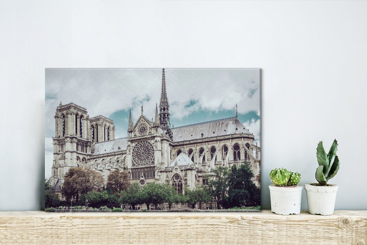 OneMillionCanvasses® Leinwandbild Blick auf die St), Kathedrale Paris, 30x20 Wandbild Wanddeko, cm Leinwandbilder, Notre-Dame in (1 Aufhängefertig