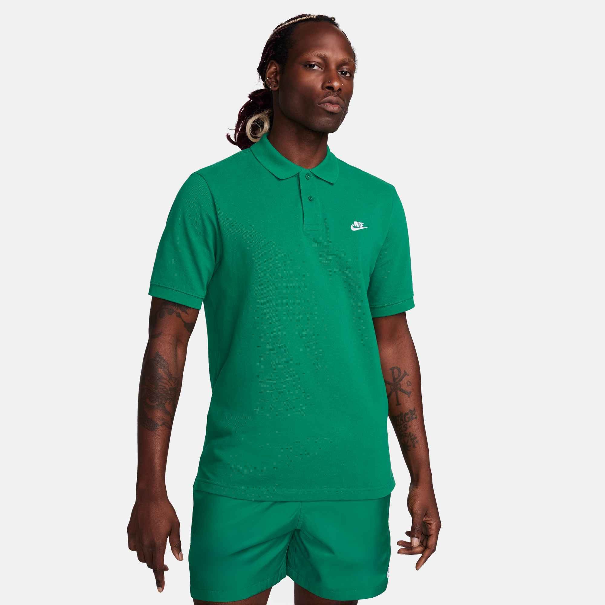 Nike Sportswear Poloshirt M NK CLUB SS POLO PIQUE mit 2-Knopf-Leiste, aus atmungsaktivem Piqué-Baumwollmaterial