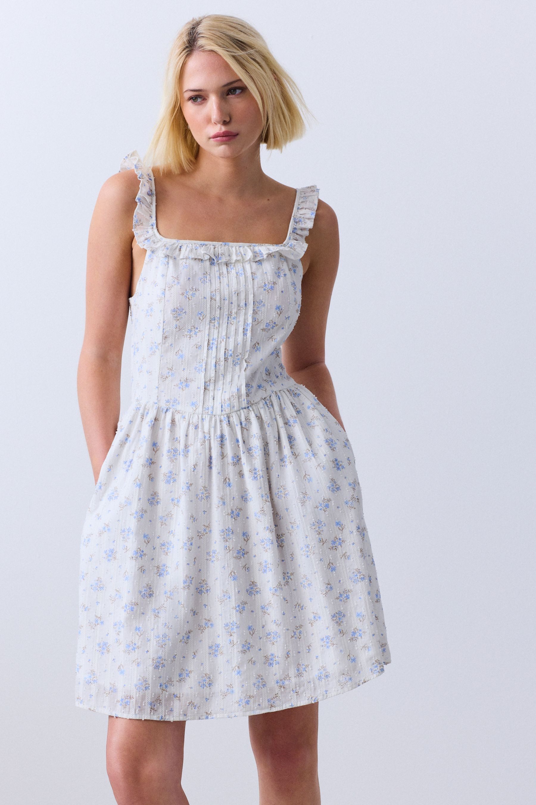 Minikleid Mini-Sommerkleid mit Rüschenkanten