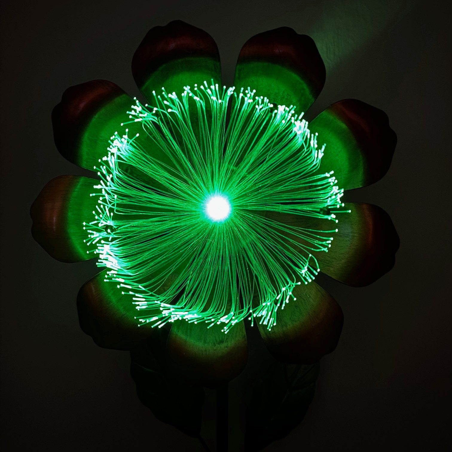 Online-Fuchs Gartenstecker magische Blume aus Metall, LED Solarleuchten für außen (warmweiß oder im seichten Farbwechsel, 100 cm groß) Dekoration für Garten, Ba – Bild 5 von 5