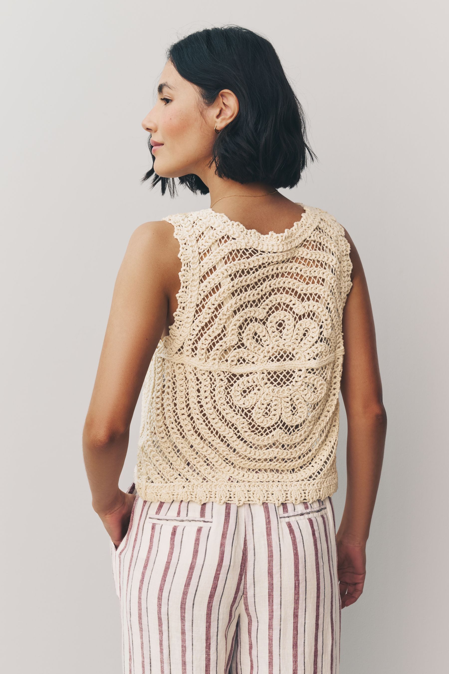 Next Strickjacke Geknöpfte Weste mit Häkelblumen günstig online kaufen