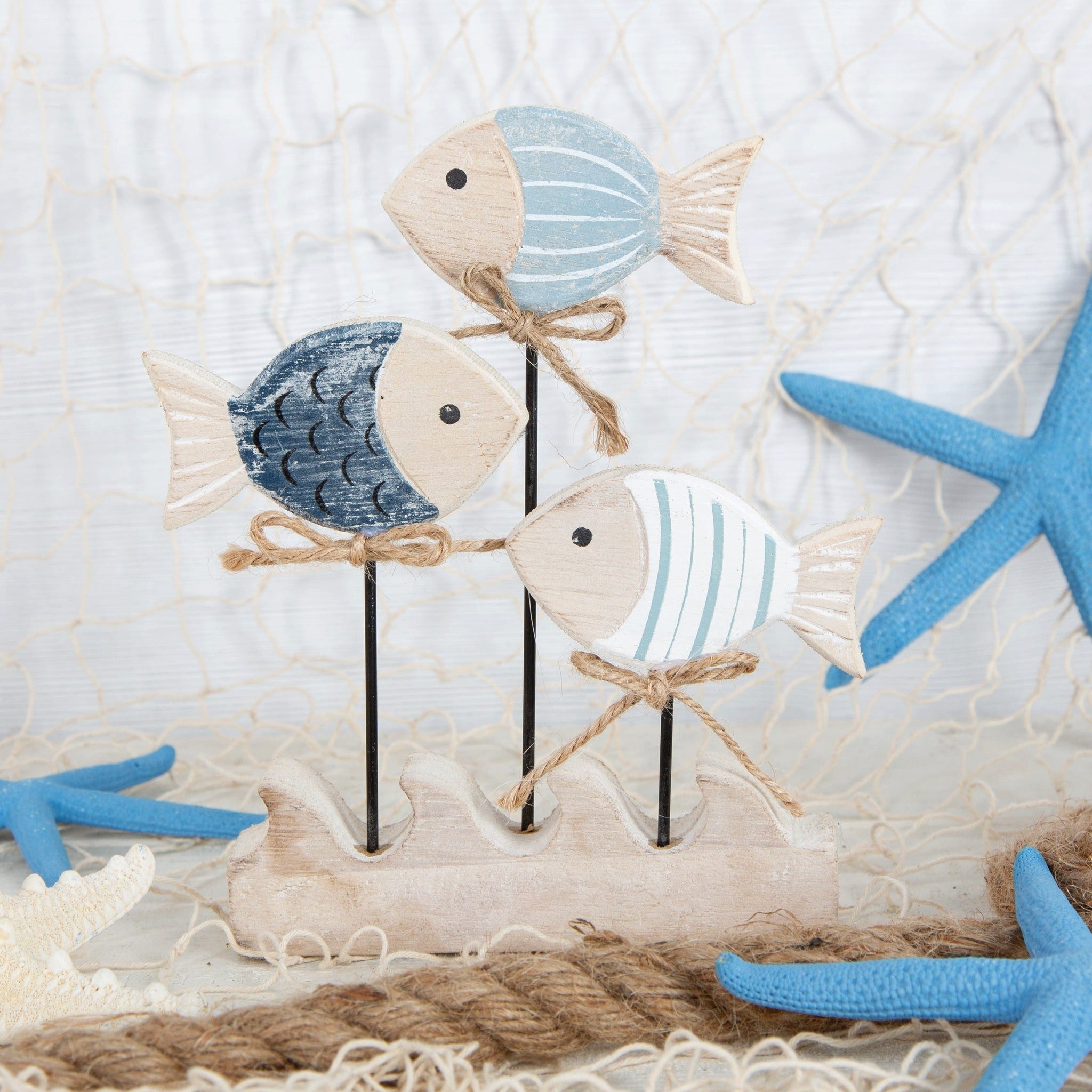 Logbuch-Verlag Dekofigur Maritime Dekoration Fische Figur aus Holz 16,5 cm