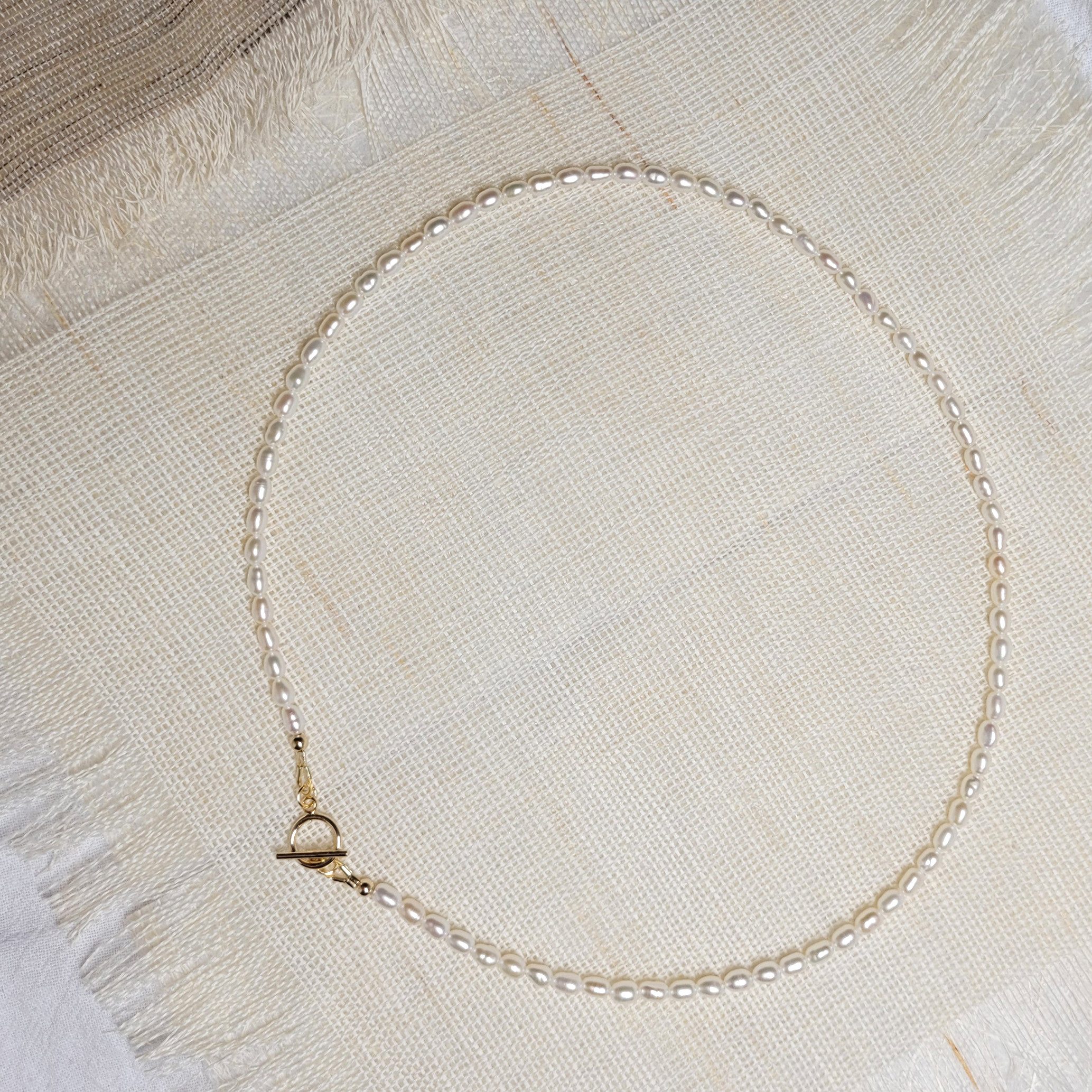 GOLDEN Perlenkette Gold Kette aus Süßwasserperlen, elegante Perlenkette, Geschenk für sie