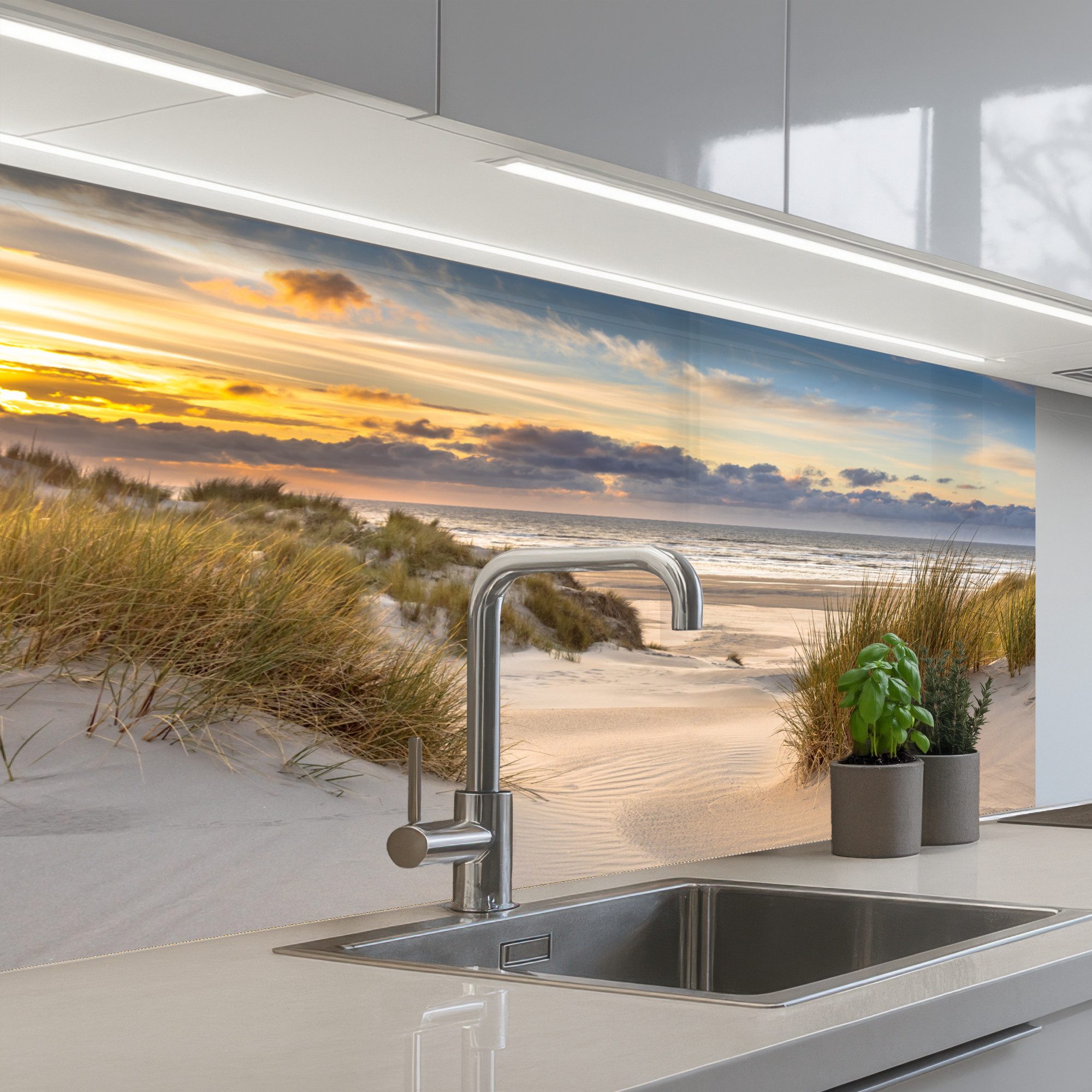 KitchenYeah Küchenrückwand selbstklebend Strand - Düne - Gras - Sonnenuntergang - Meer, (1-tlg), Küchenspritzschutz, Küche, Rückwand, Küchenwand, Wandschutz, 100x60 cm