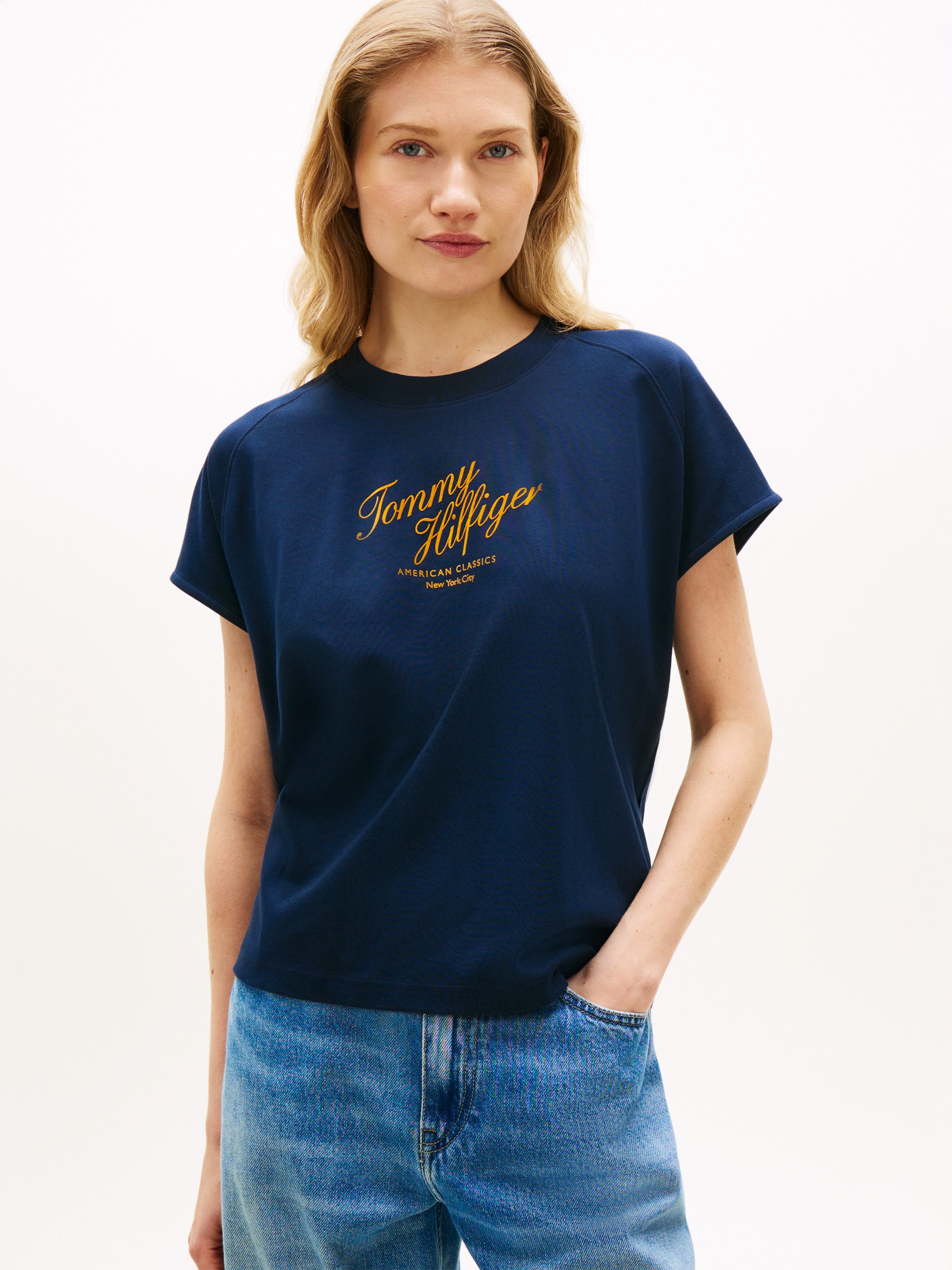 Tommy Hilfiger Kurzarmshirt SEASONAL SCRIPT CAP SLV TEE mit Raglanärmeln, Relaxed Fit