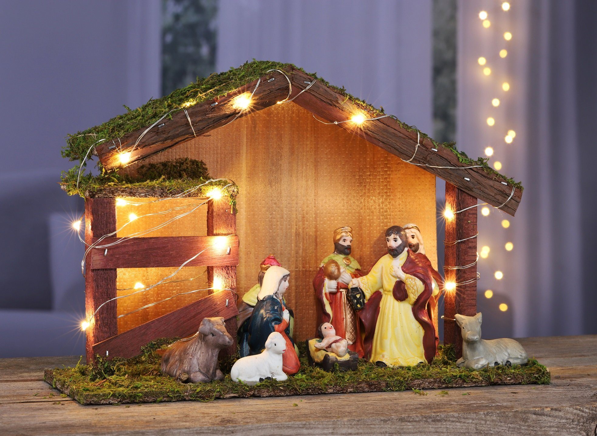 Weihnachtskrippe Figuren beleuchtet LED GartenHero und Krippenfiguren Krippe Porzellan Deko, Krippenstall Holz Holz