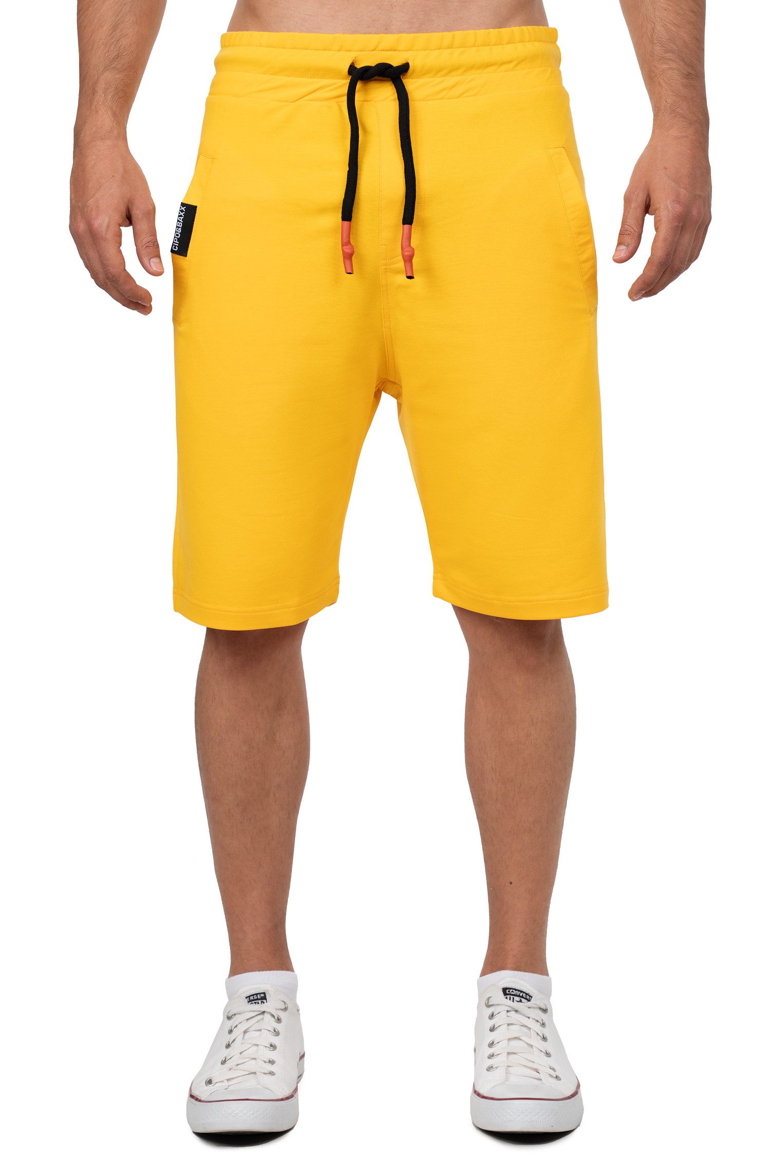 Cipo & Baxx Sweatshorts Herren Regular Fit Capri Hose Mid Waist BA-CK271 Kordelzug mit farblichen Akzenten
