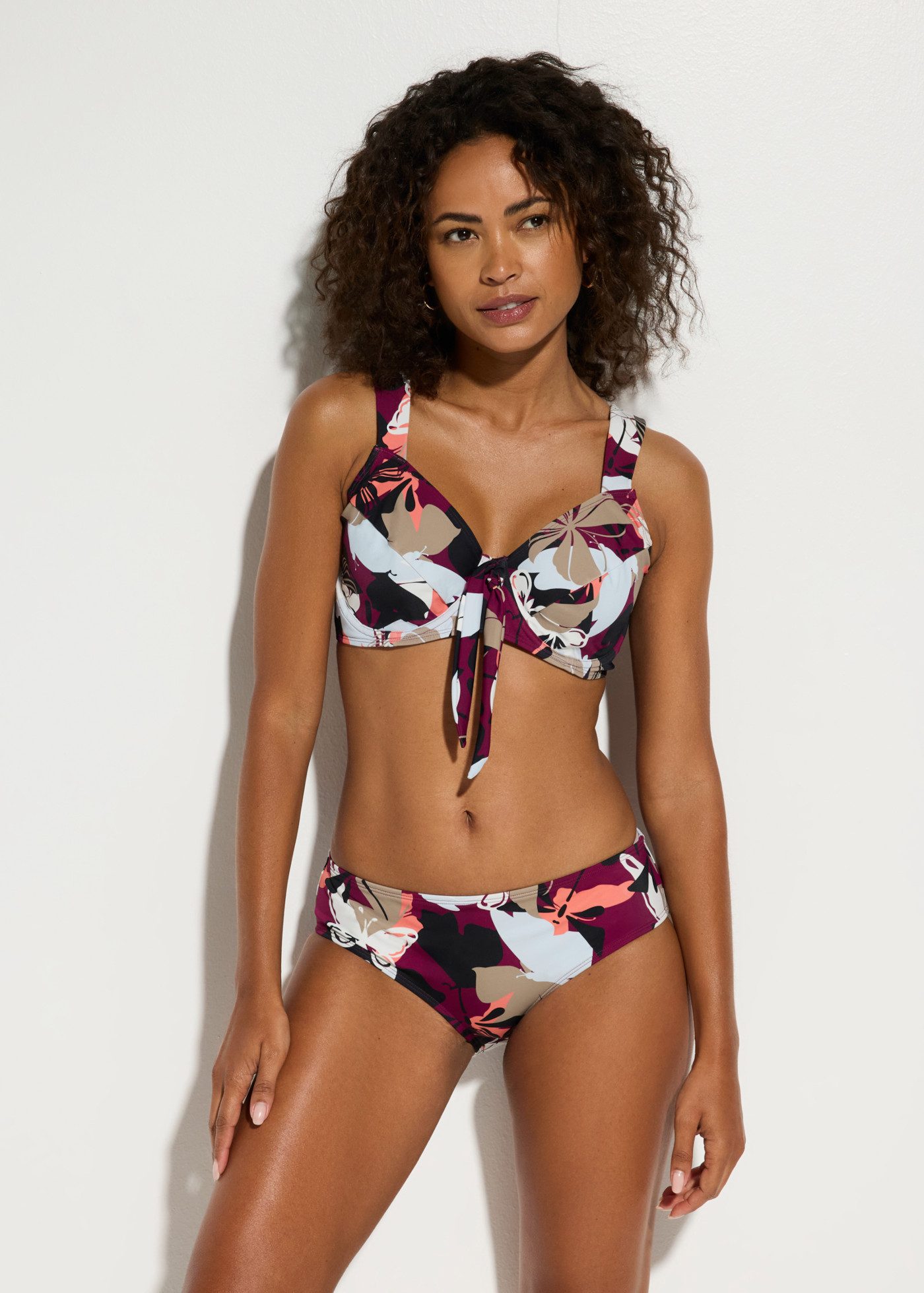 bonprix Bügel-Bikini (Set) mit gepolsterten Trägern, Minimizer-Bügel-Bikini, sportlicher Stil