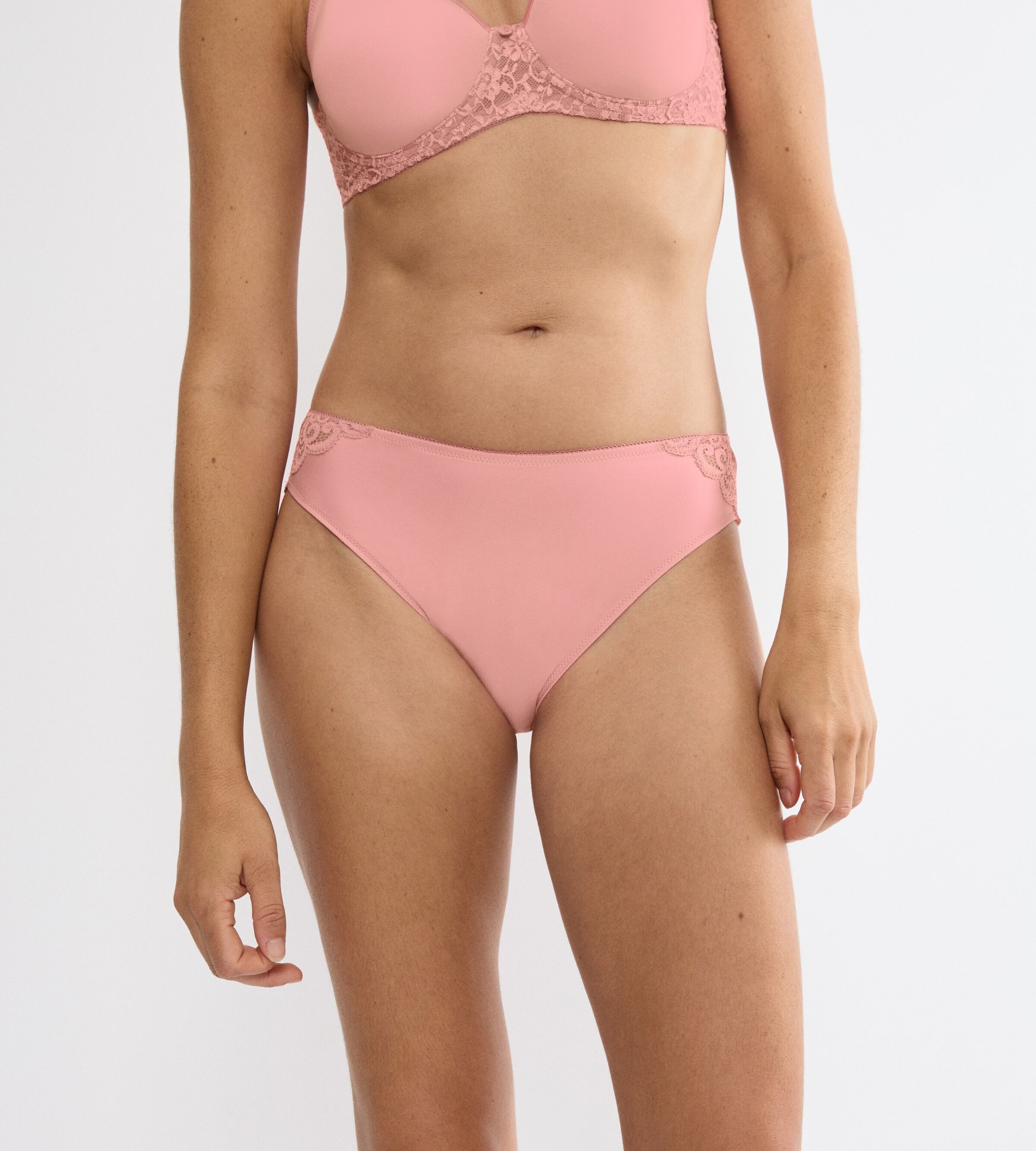 Triumph Tai-Slip Amourette mit Stretch-Spitze, Microfaser, weich, flache Nähte