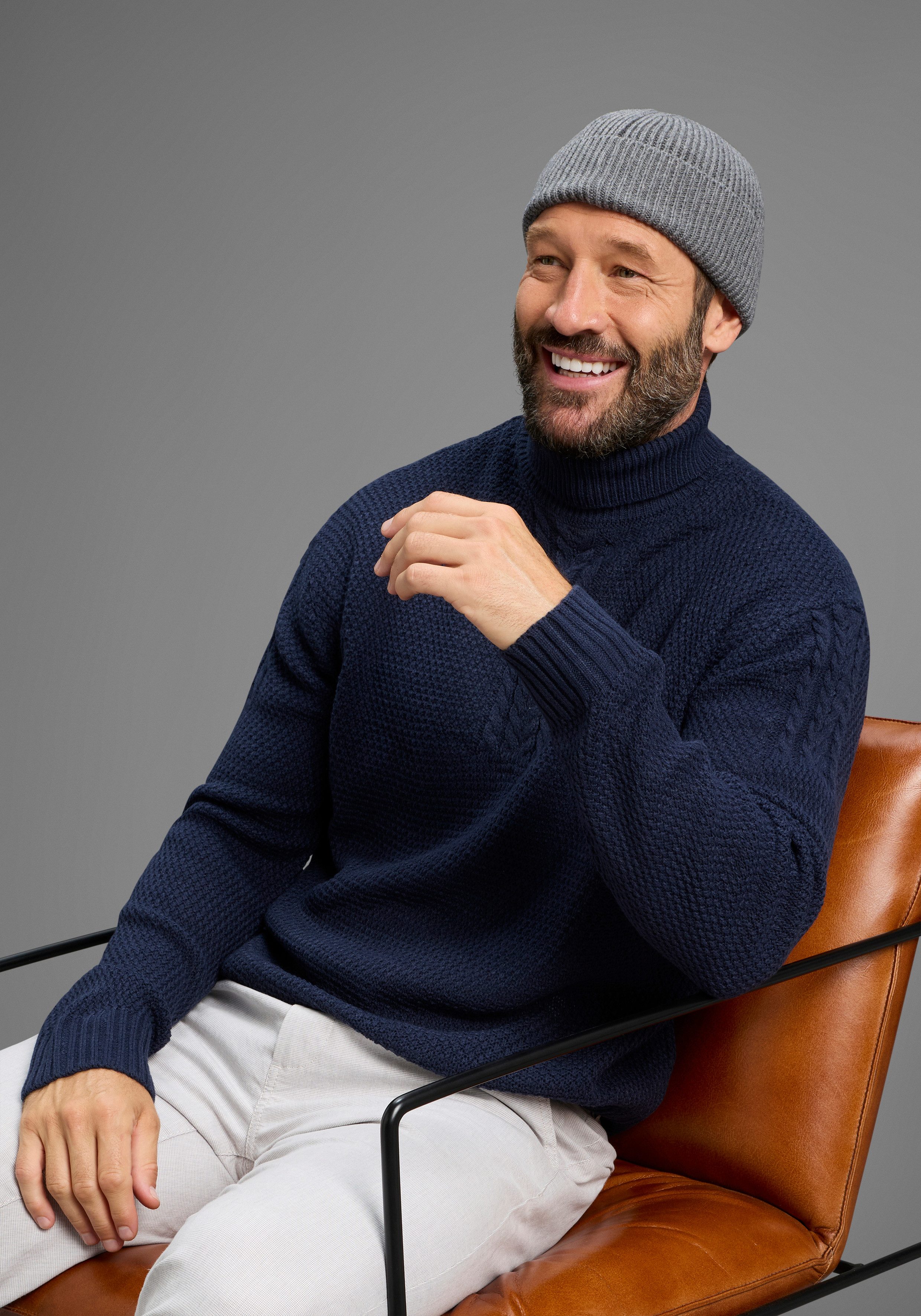 DELMAO Rollkragenpullover Neue Kollektion! Highlight Zopfmuster aus Strickmaterial, mit Rollkragen, Regular Fit, mit Langarm