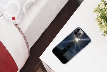 MuchoWow Handyhülle Leuchtturm von Ameland in der Abenddämmerung, Handyhülle Apple iPhone 13 Pro, Smartphone-Bumper, Print, Handy