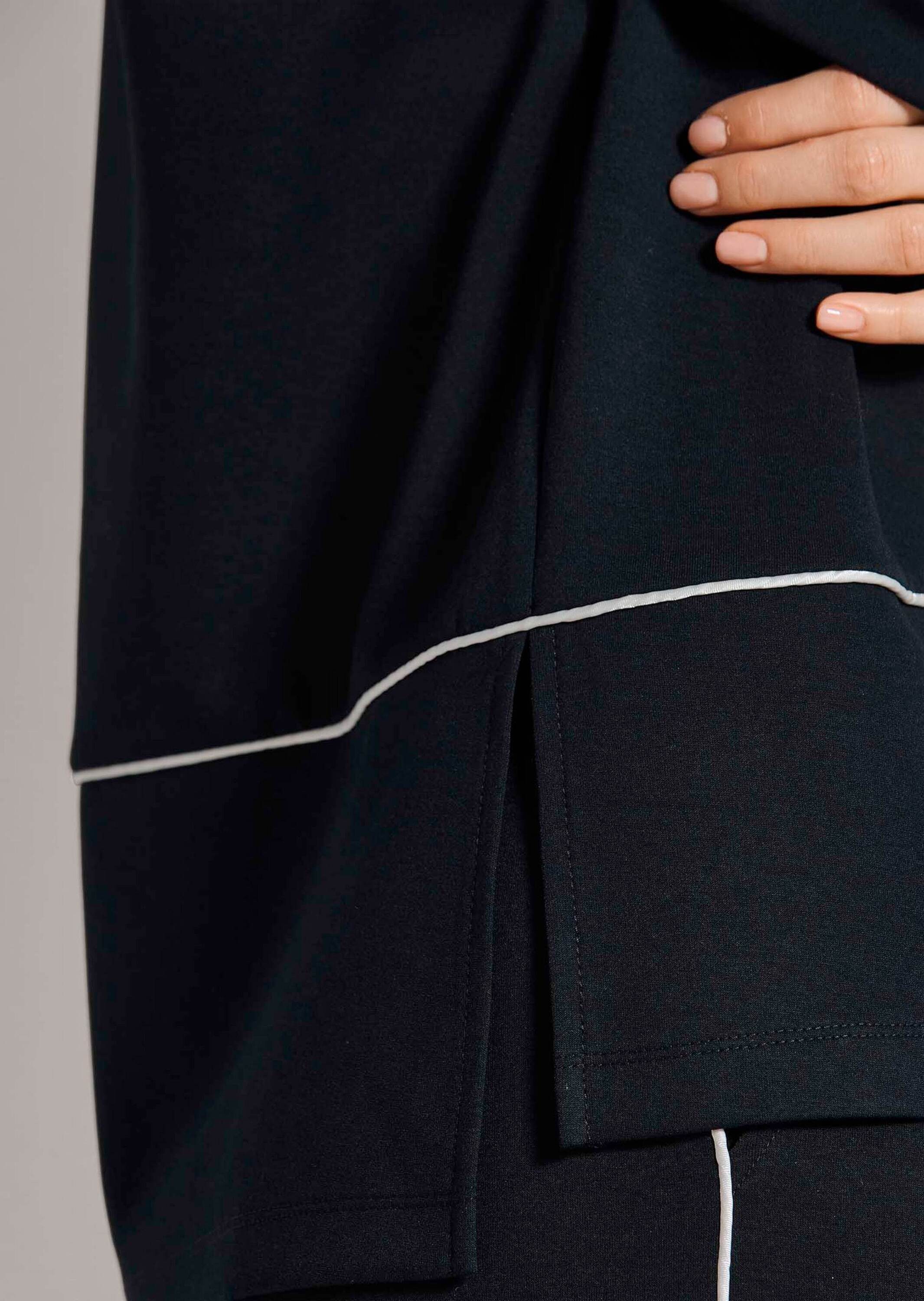 MADELEINE Langarmshirt Sportives Sweatshirt mit Stehkragen Überschnittene Schultern, Kontrastpaspelierung & Seitenschlitze – Bild 4 von 5