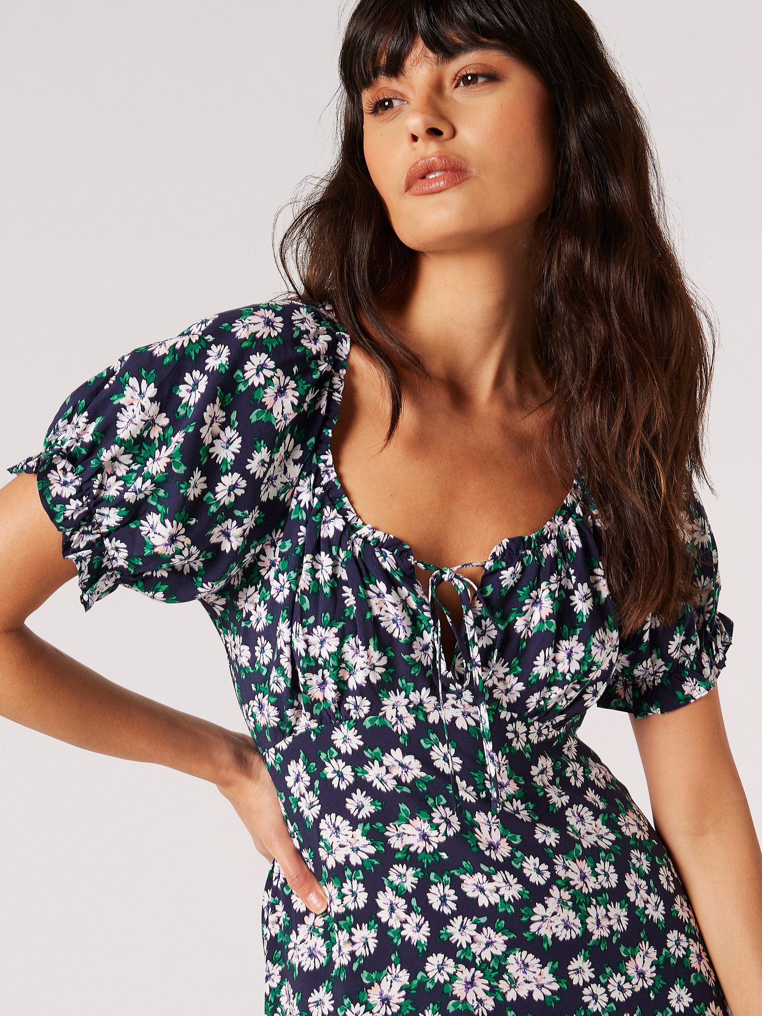 Apricot Druckkleid Daisy Floral Midikleid, in günstig online kaufen