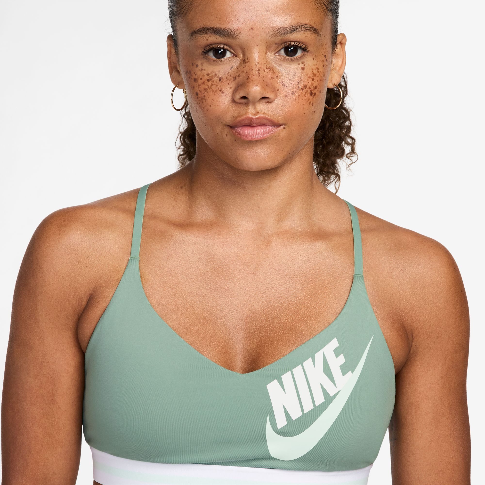 Nike Sport-BH W NK INDY LS LOGO BRA mit hohem Elasthananteil, aus Polyester und Elasthan