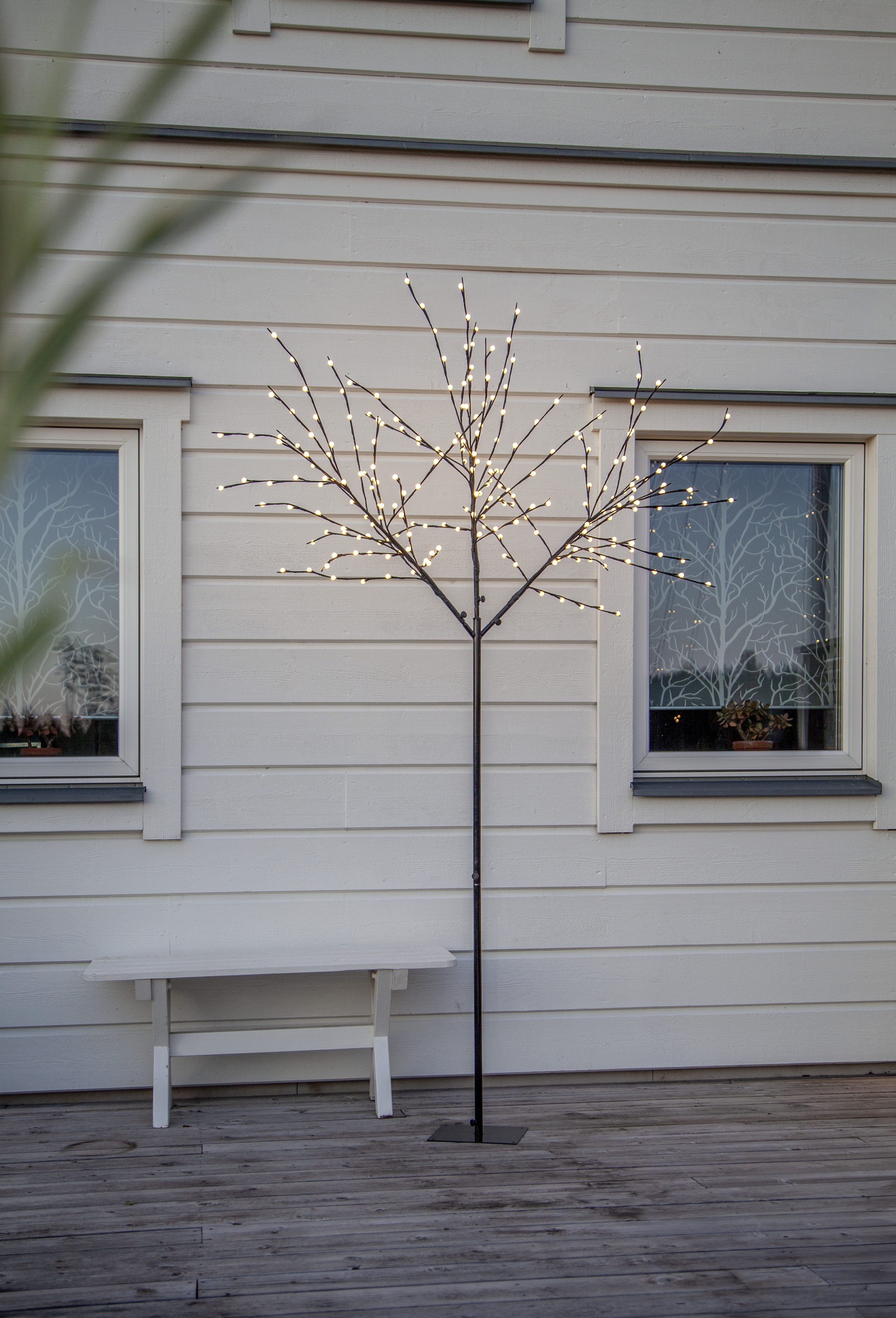 STAR TRADING LED Dekoobjekt Deko-Baum Albero, Timerfunktion, LED fest integriert, Warmweiß, Ca 250cm hoher Dekobaum mit weiße Kugeln, LEDs warmweiß, Timer