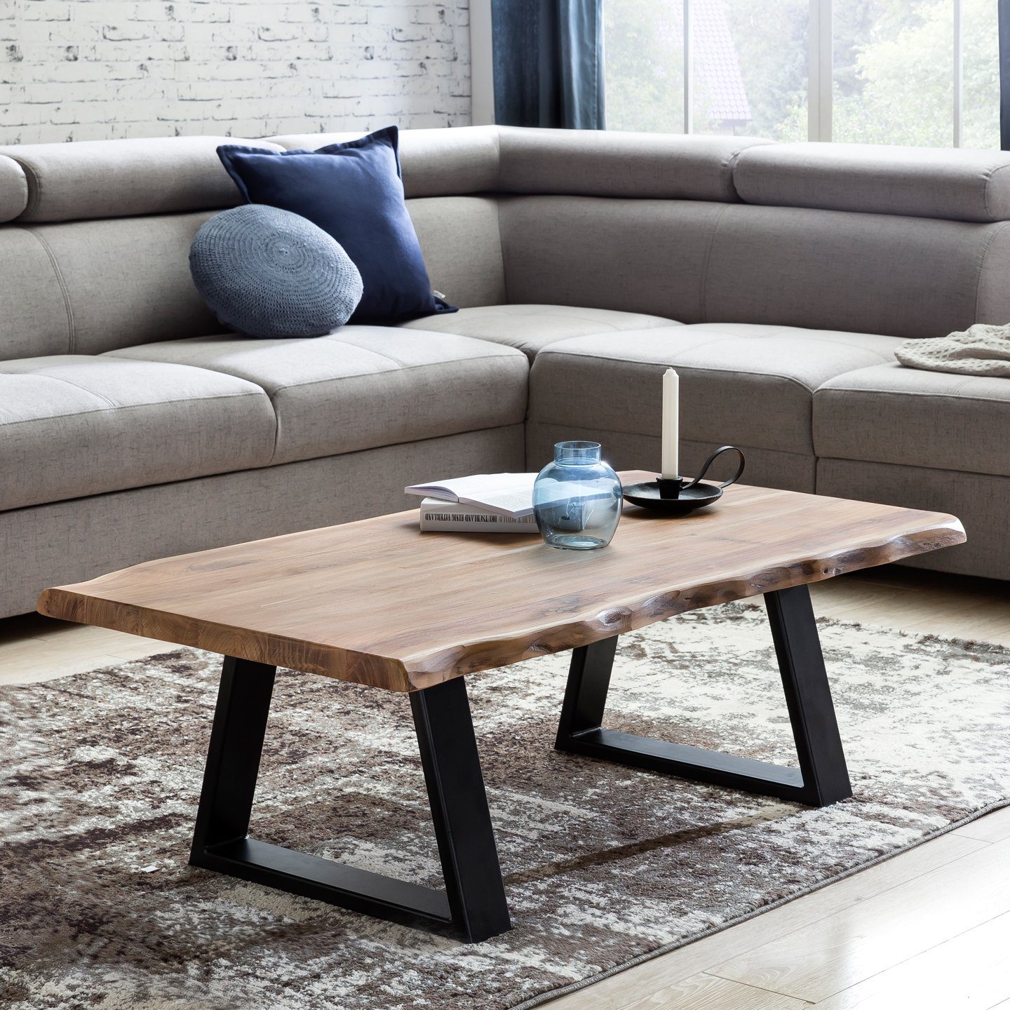 FINEBUY Couchtisch FB43702 (Massivholz Akazie 115x40x60cm, Tisch mit Baumkante), Großer Wohnzimmertisch, Sofatisch Kaffeetisch