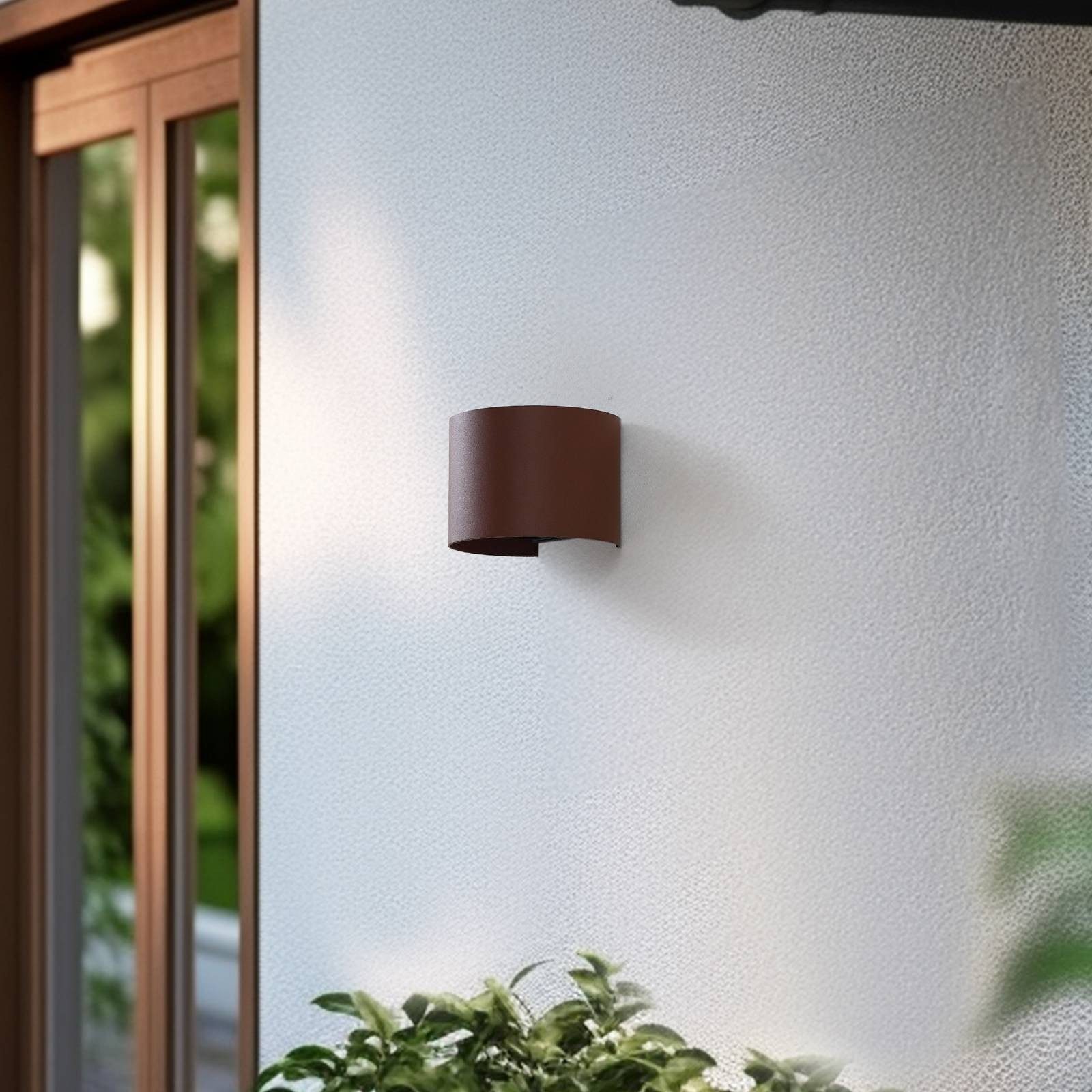 Lindby Außen-Wandleuchte Dara, LED, Kunststoff Braun Farbwechsel RGB + weiß IP54, LED 6,5 W gesamt, Farbwechsel RGB + weiß