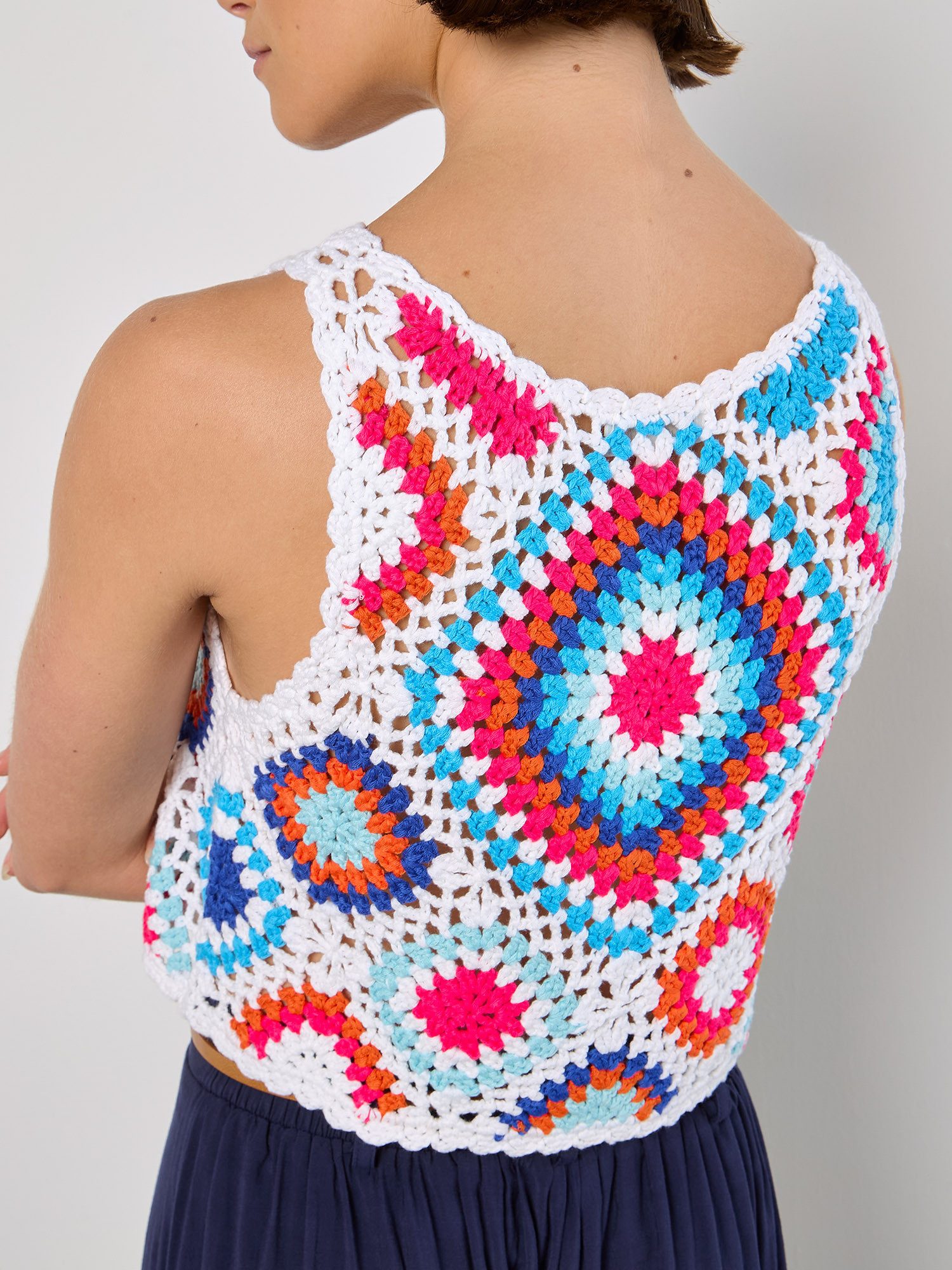 Apricot Crop-Top Diamond Crochet Crop Weste in Cop-Länge – Bild 4 von 4