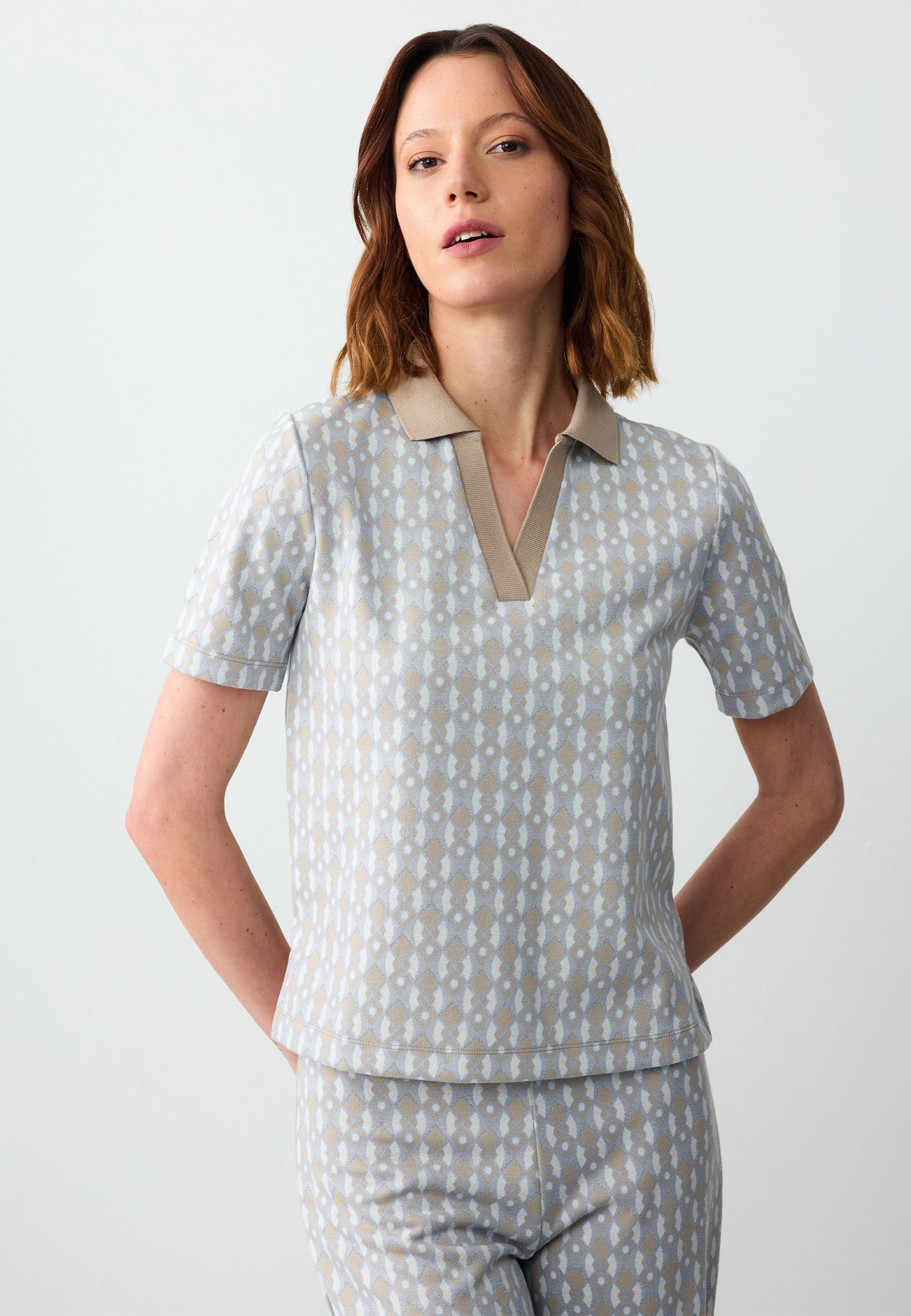 Strickpullover Gemusterte kurzärmlige Strickbluse mit Polokragen