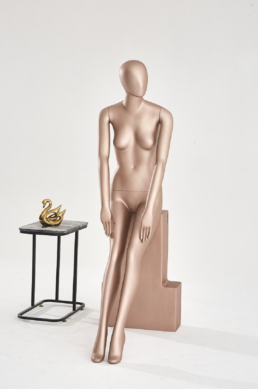 Eurohandisplay Schneiderpuppe Weibliche Schaufensterpuppe beige matt lackiert Egghead Schick, Schaufensterpuppe