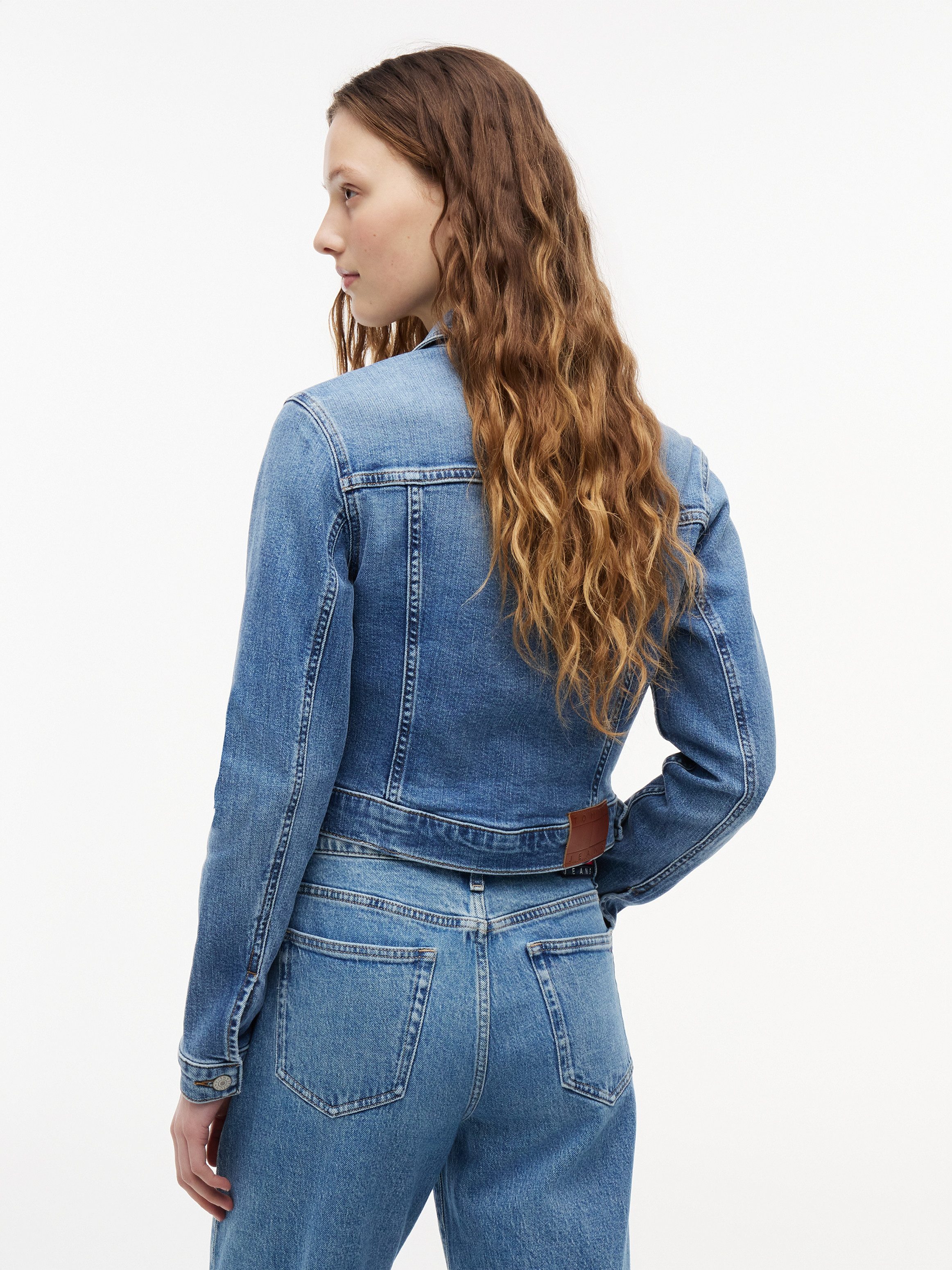 Tommy Jeans Jeansjacke NEW SLIM TRUCKER JACKET CJ8138 Baumwollmischung, slim fit, Brusttaschen