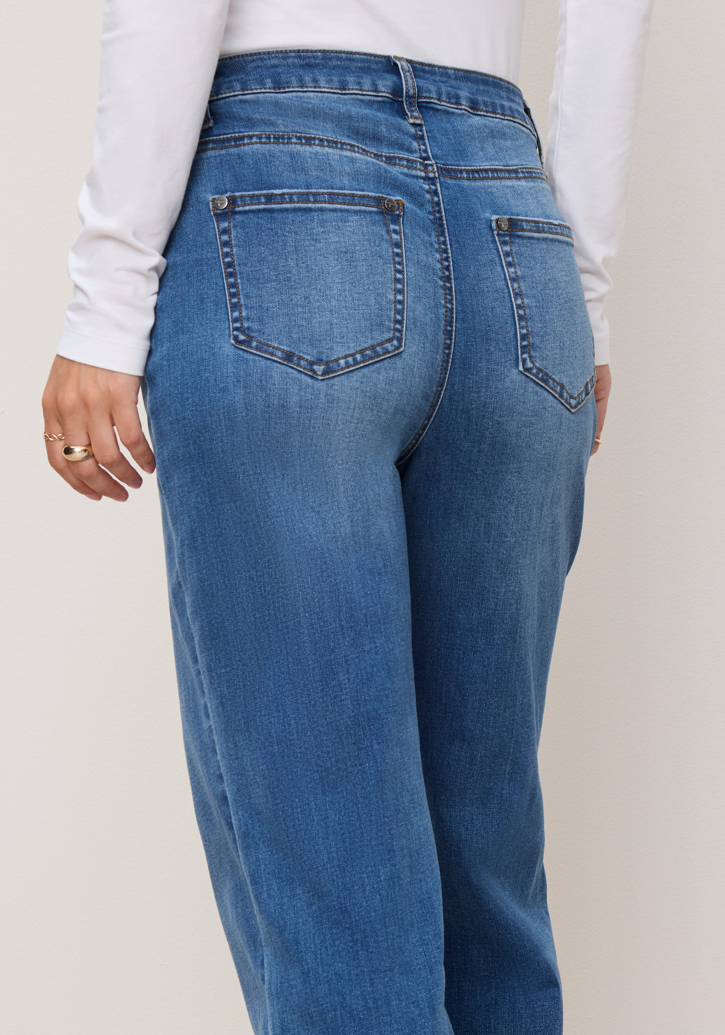 Tamaris Weite Jeans mit modischer Silhouette und hohem Tragekomfort hohe Leibhöhe, langer Schnitt, mit Knopf-Applikationen. € 65,99, (€ 65,99 pro 1 Stk).