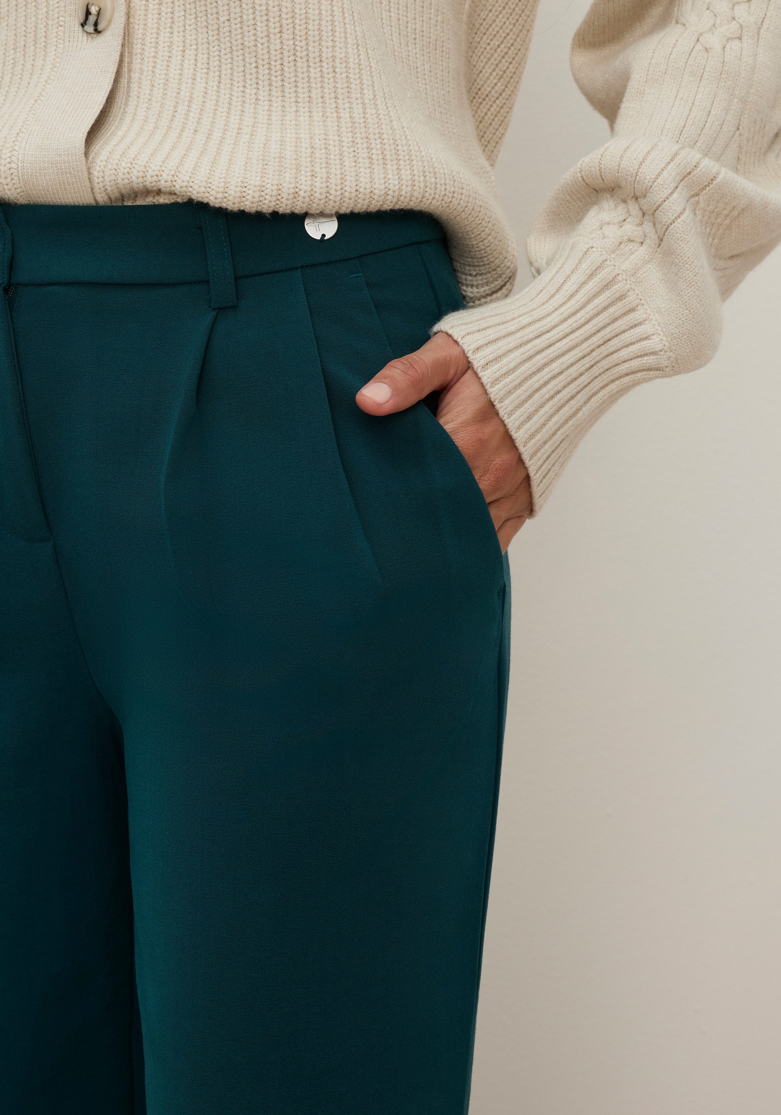 Tamaris Anzughose im modernem Look mit weitem Bein. € 69,99, (€ 69,99 pro 1 Stk).