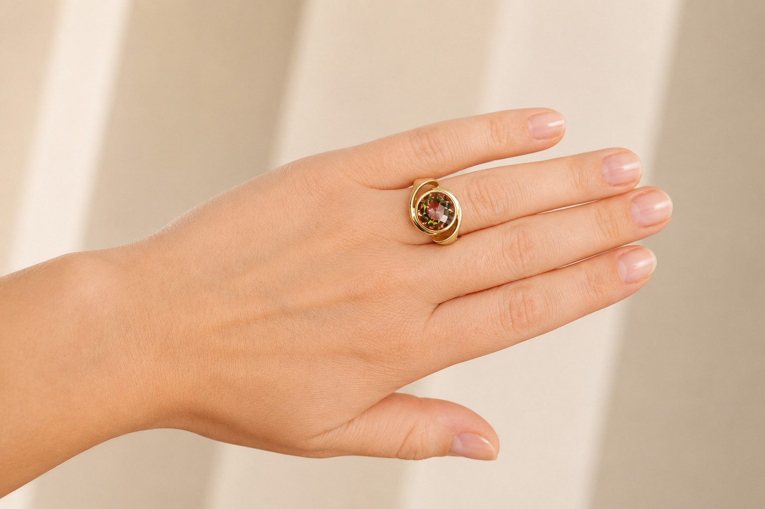 Sogni d'oro Fingerring "Lichtblüte" mit Feuertopas, Silber 925 vergoldet, geschwungener Ringkopf