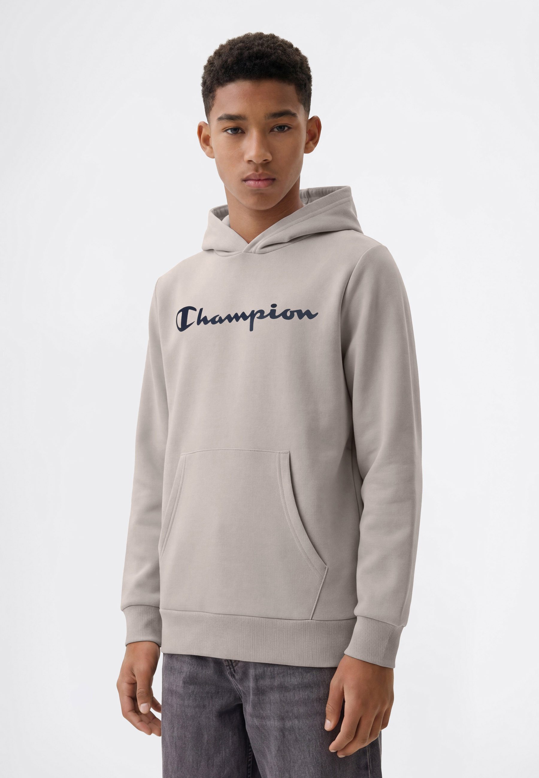 Champion Kapuzensweatshirt SPORTWEAR HOODIE Standard Fit für Kinder, mit Kängurutasche, ohne Verschluss, in normaler Länge