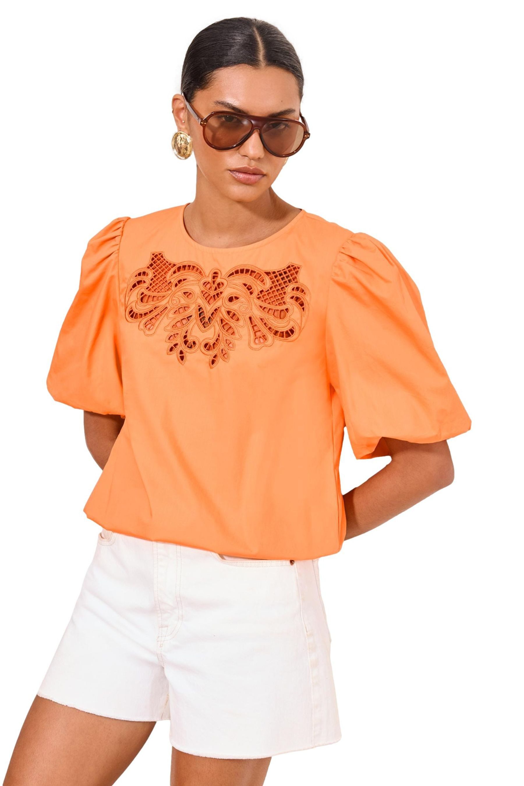 LIPSY Kurzarmbluse Lipsy Top mit Aussparungen und Puffärmeln (1-tlg)
