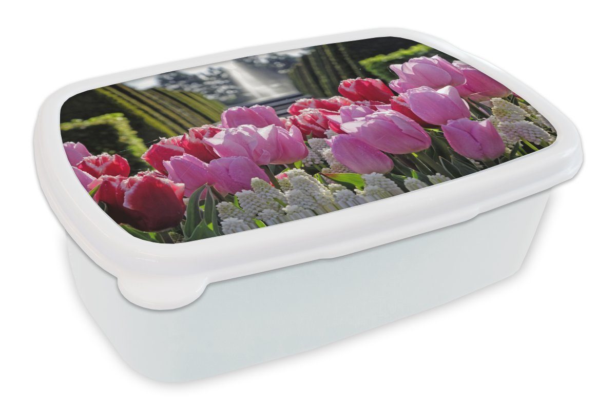 und den Tulpen MuchoWow Springbrunnen weiß Niederlanden, Jungs Kinder vor Brotdose, (2-tlg), Erwachsene, in einem für Brotbox Mädchen Lunchbox Keukenhof für und im Kunststoff,