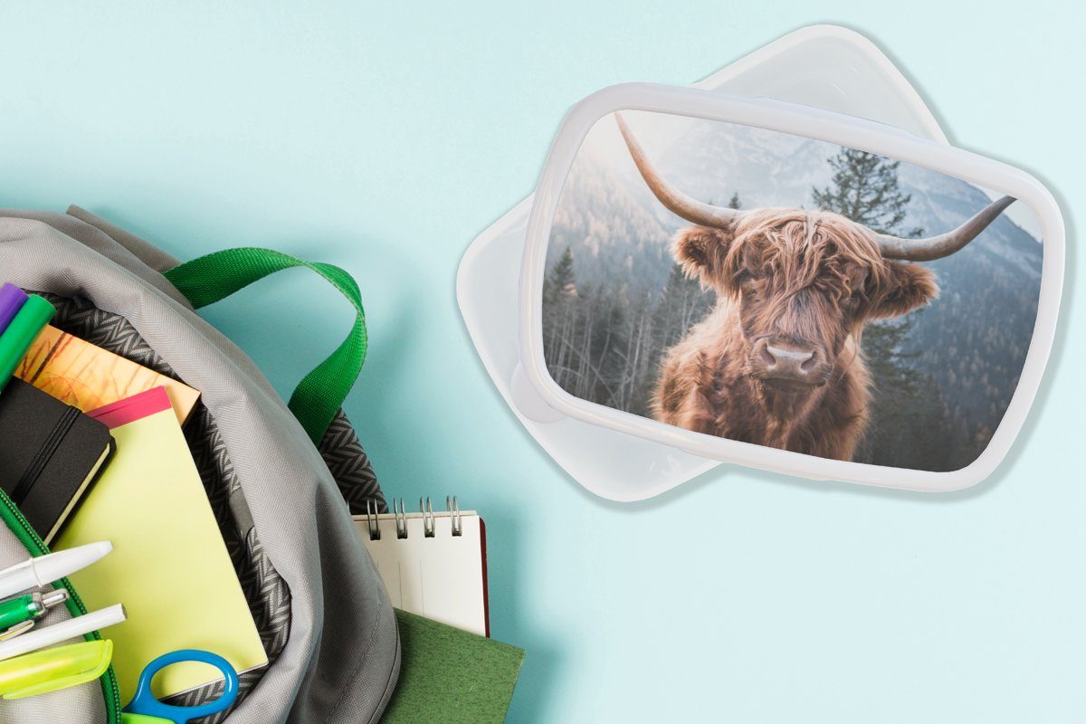 Schottischer Jungs MuchoWow Hochländer (2-tlg), weiß Brotbox für - - Natur, Brotdose, Kinder Tiere Kuh und Berg für Kunststoff, und Lunchbox Erwachsene, - - Mädchen