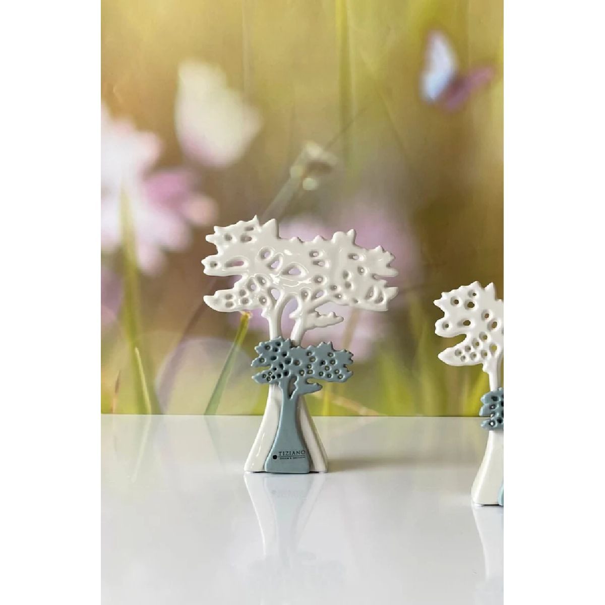 TIZIANO - DESIGN & EMOTIONS Dekofigur Baum Joy Cremeweiß/Laguna in 2 Gr. wählbar