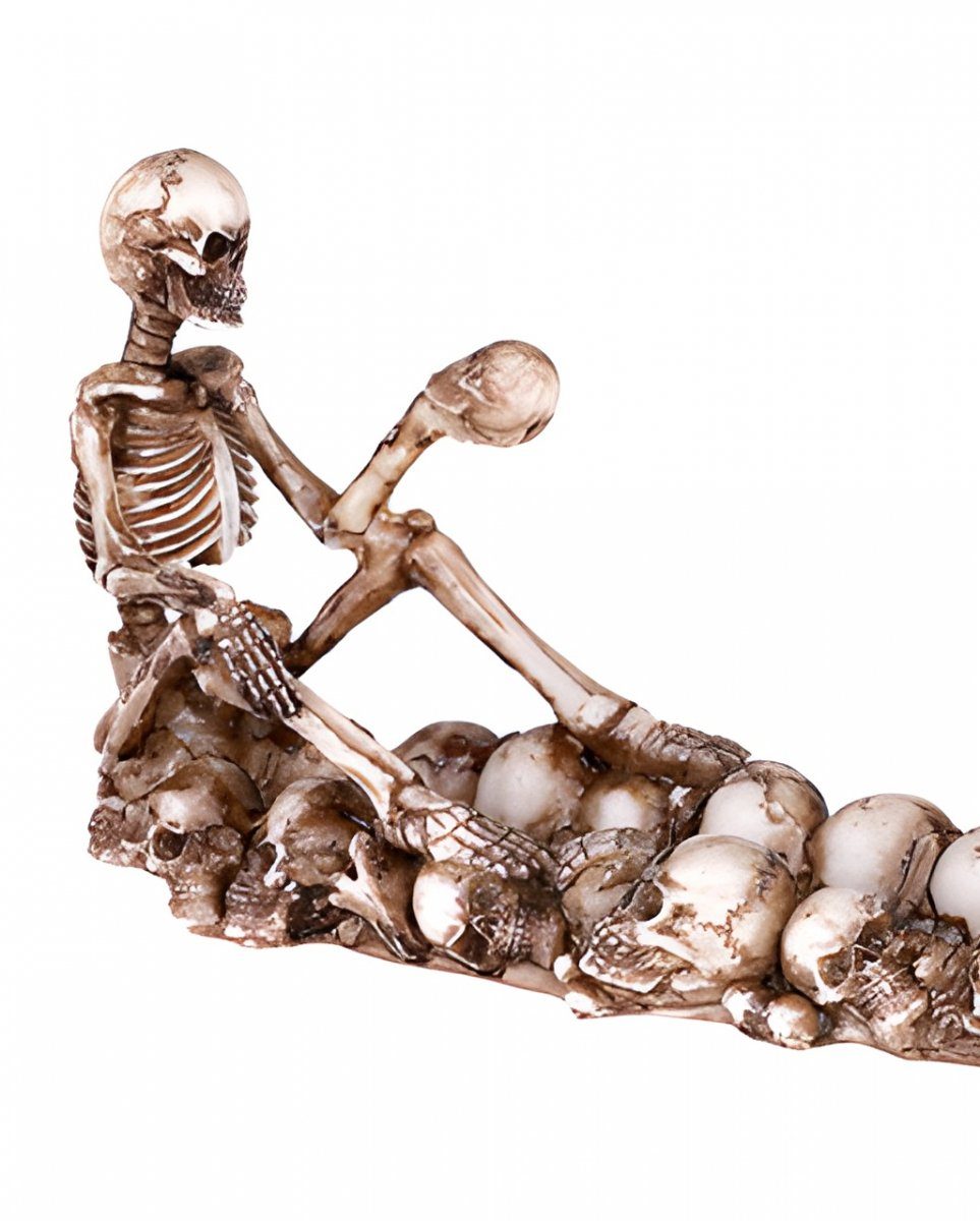Horror-Shop Dekofigur Skelett mit Totenköpfen vielen Räucherstäbchen als