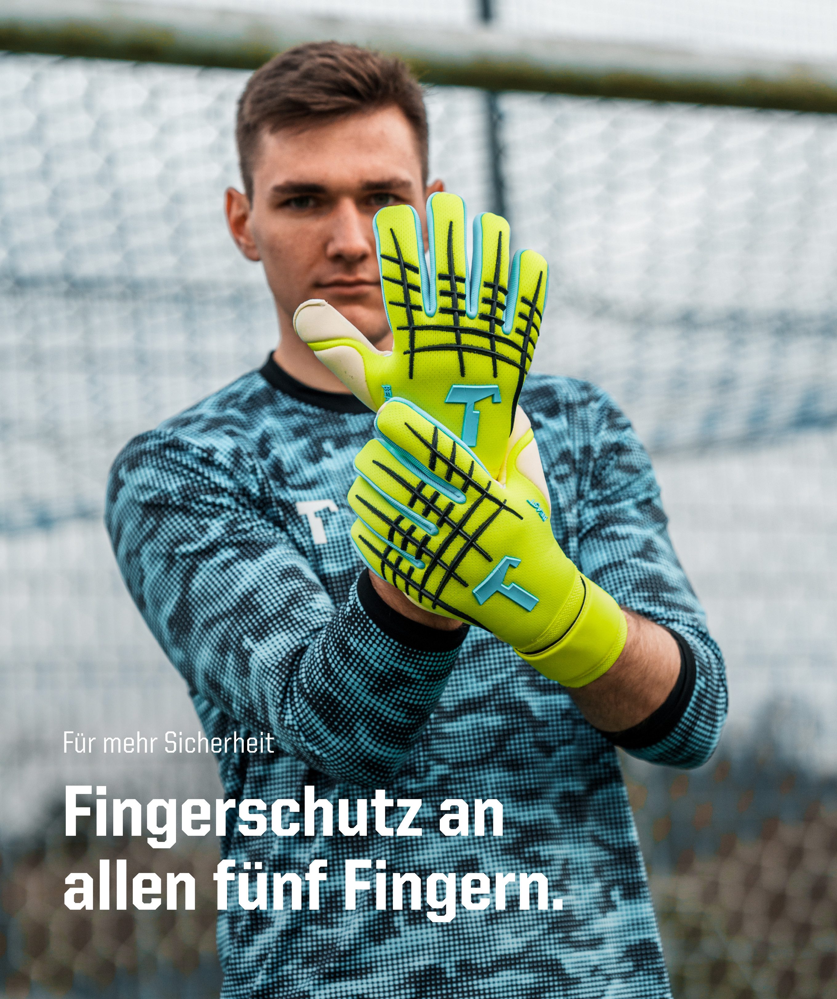 T1TAN Torwarthandschuhe Erwachsene, Fingerschutz, Fluo BEAST, Größe 6-11