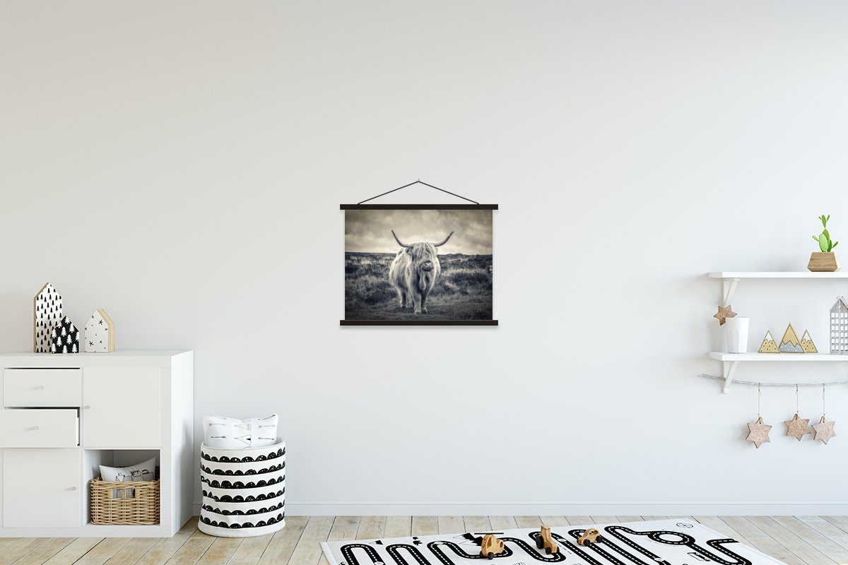 MuchoWow Poster Schottischer Hochländer - Tiere - Wolken - Kuh - Natur, (1 St), Magnetische Posterleiste, Eichenholz, Holzleisten, Textilposter schwarz | schwarz