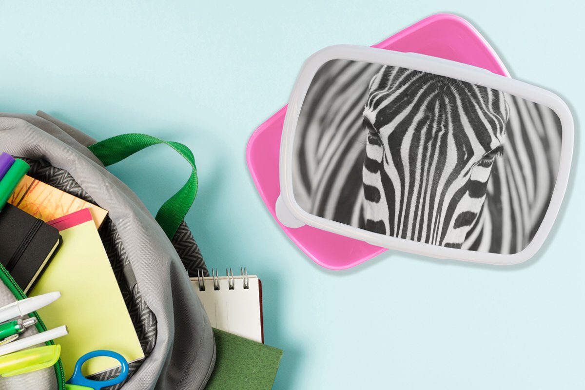 - Kunststoff, - Mädchen, Porträt, Zebra für Tiere Kunststoff Lunchbox rosa Brotbox MuchoWow und weiß Brotdose Kinder, (2-tlg), - Erwachsene, Snackbox, Schwarz