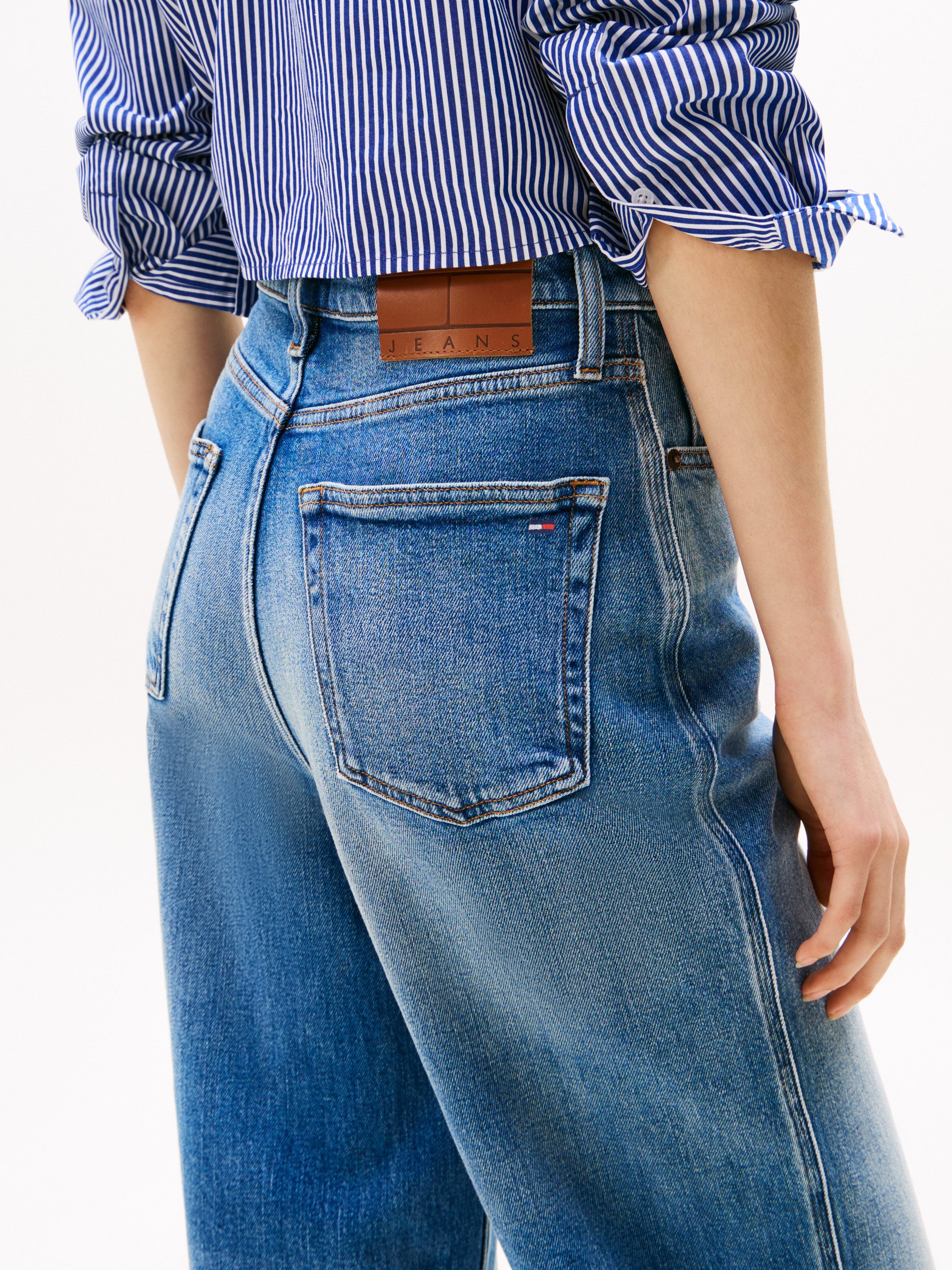 Tommy Jeans Weite Jeans Claire High Rise mit Logo-Badge