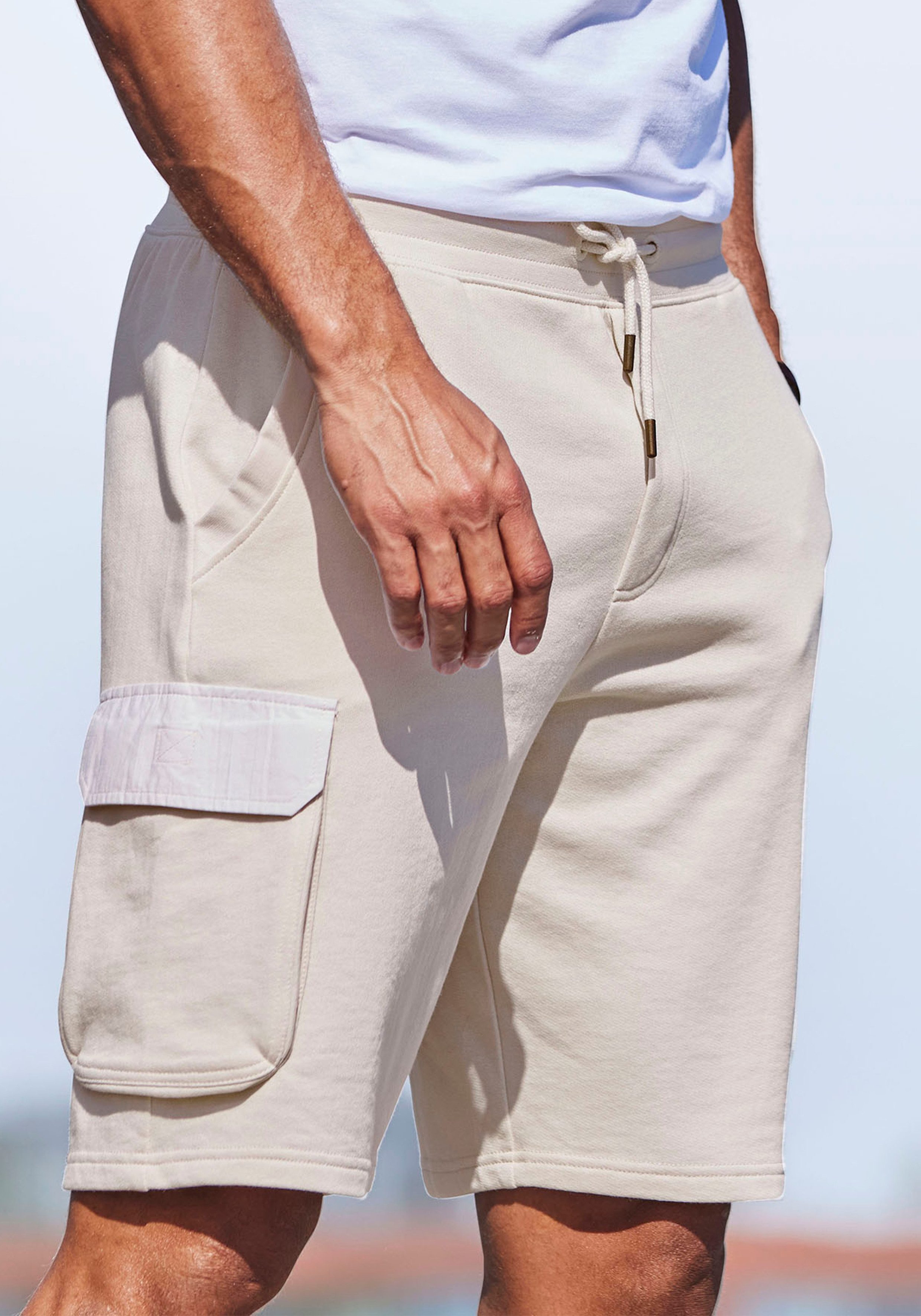 AUTHENTIC LE JOGGER Sweatshorts, kurze Sweathose Cargotaschen mit Webdetails