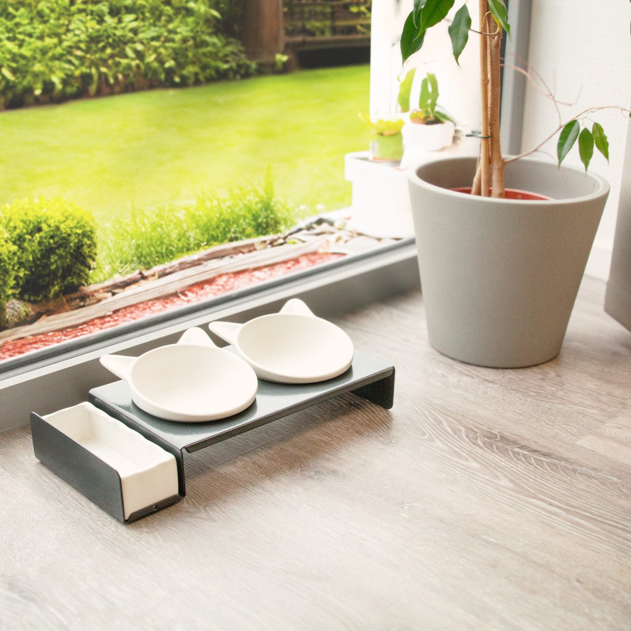 Canadian Cat Company Futterstation - Industrial Foodbar - Futterstation aus Metall mit Keramikschalen, Keramik, Mit zusätzlicher Schale für Leckerleien oder Katzengrass