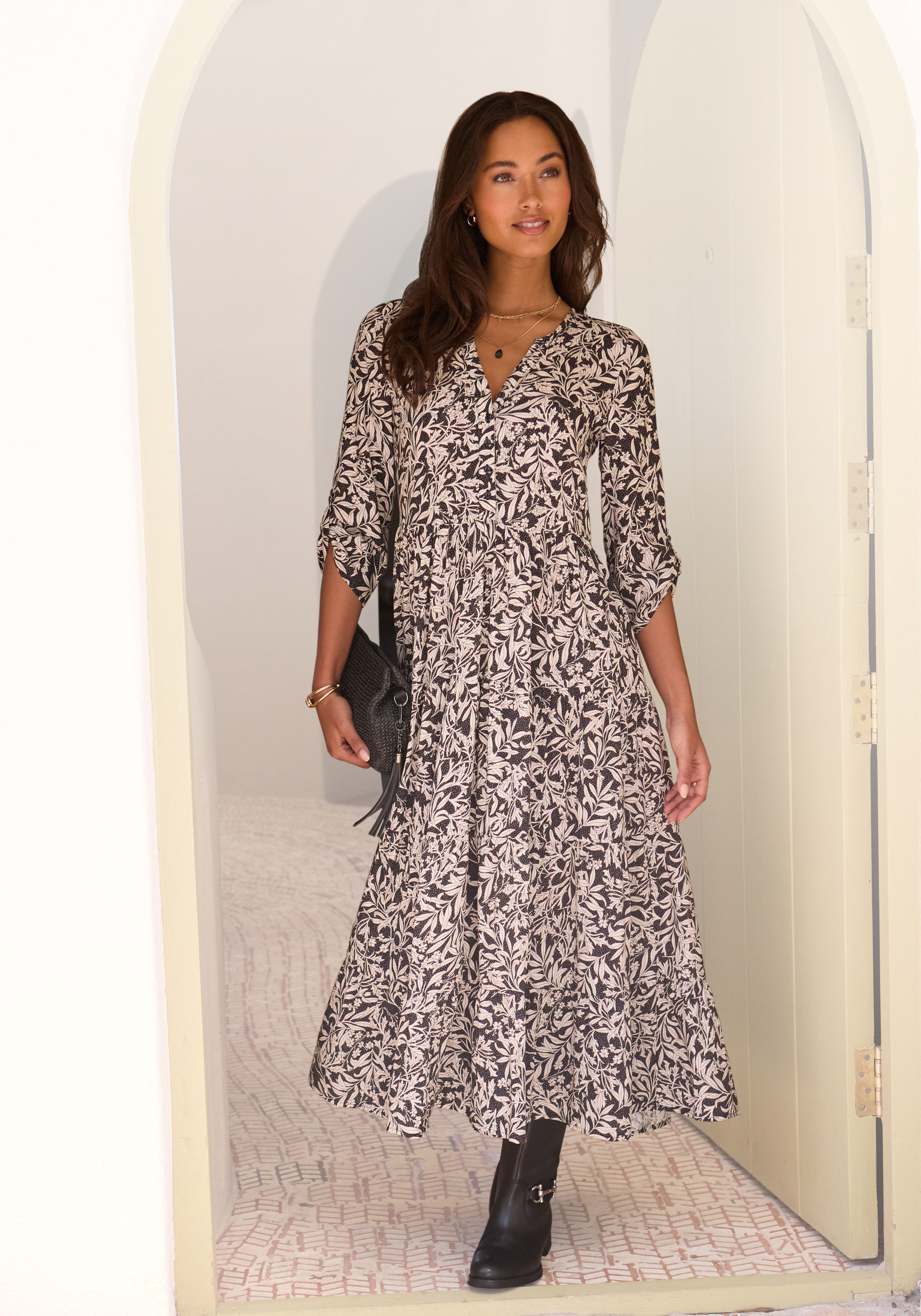 LASCANA Maxikleid mit Blätterprint aus gewebter Viskose, locker bequemer Look Webkleid mit 3/4-Ärmeln, Herbstkleid, Kaftankleid mit weitem Rockteil