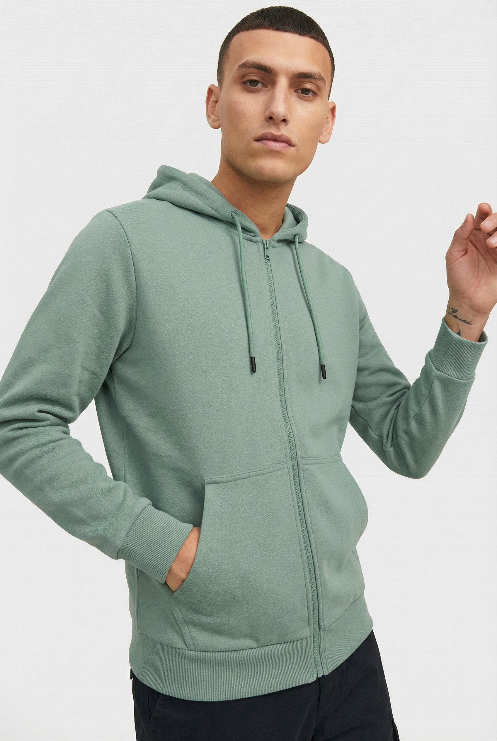 Jack & Jones Kapuzensweatjacke JJEBRADLEY mit Kapuze, ideal für kalte Jahreszeit Materialmix, relaxed fit