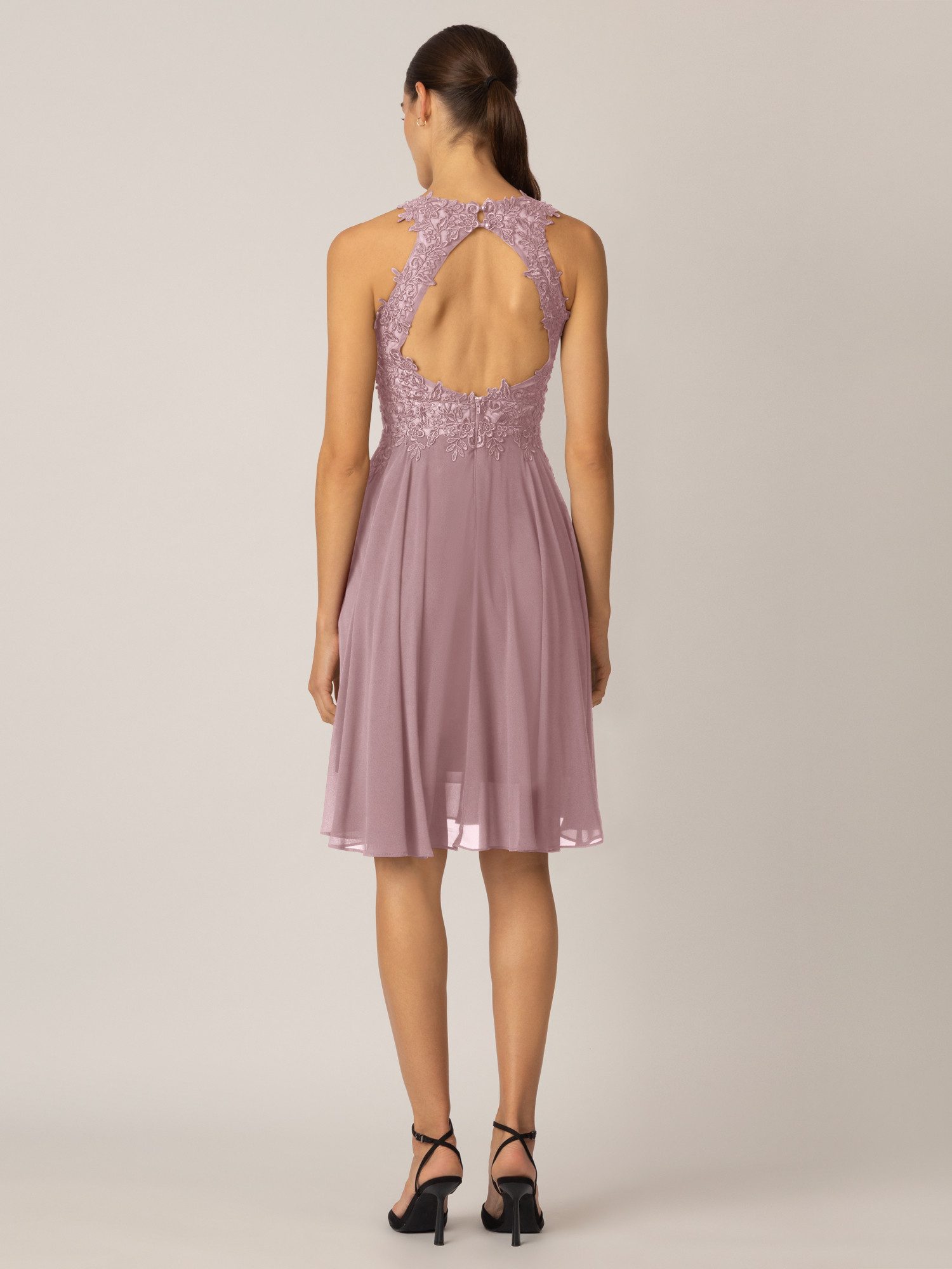 Apart Cocktailkleid aus einer Plastischen Spitze und Chiffon