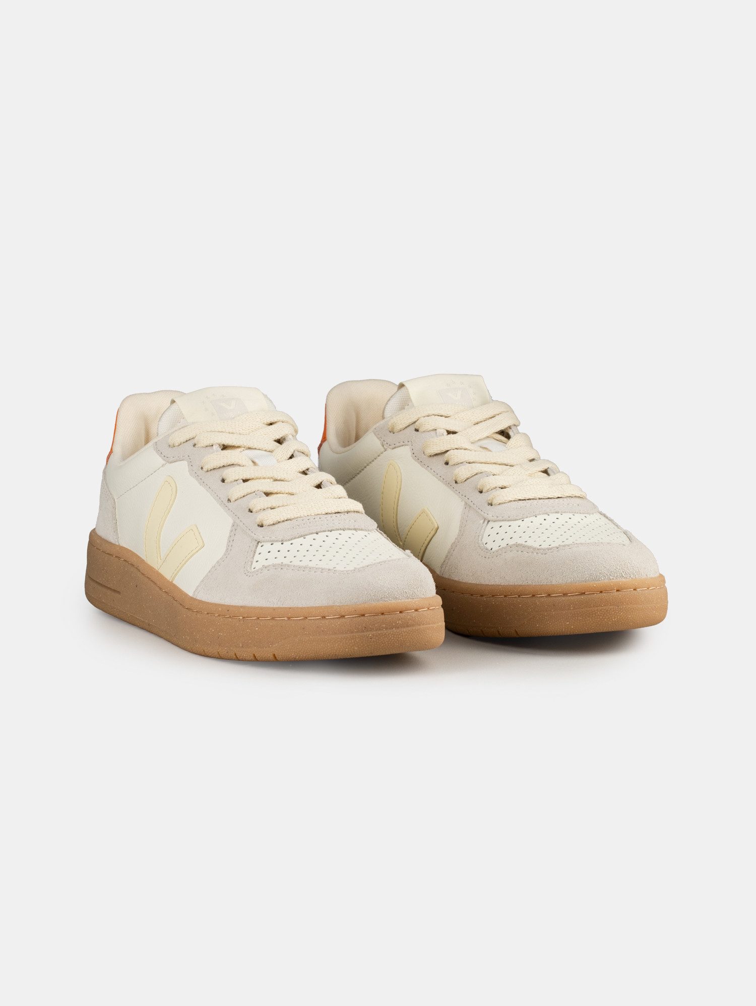 VEJA Veja V-82 Leather Sneaker